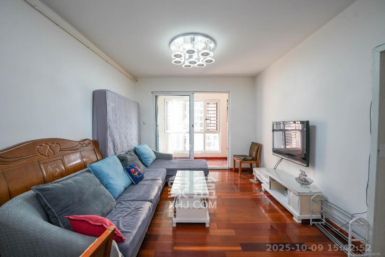 绿地新都会  3室2厅2卫    2100.0元/月 绿地新都会  3室2厅2卫    2100.0元/月