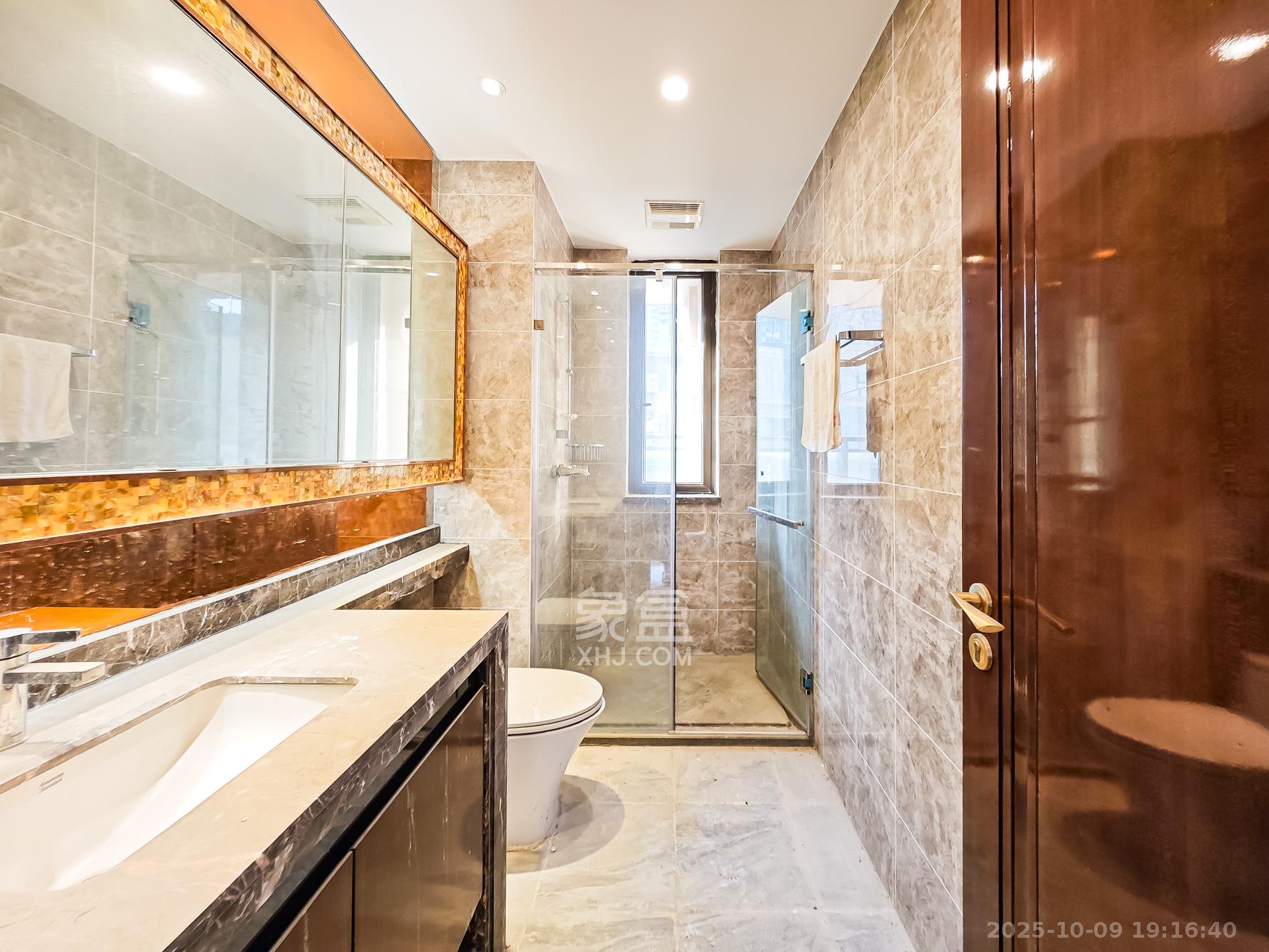 恒大御景天下城一期  4室2厅3卫    268.0万卫生间