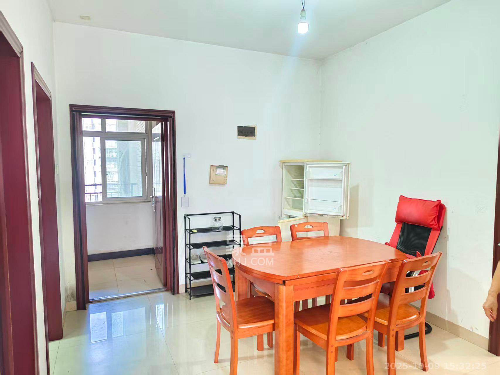 洋湖景园  2室1厅1卫    1900.0元/月 洋湖景园  2室1厅1卫    1900.0元/月室内图