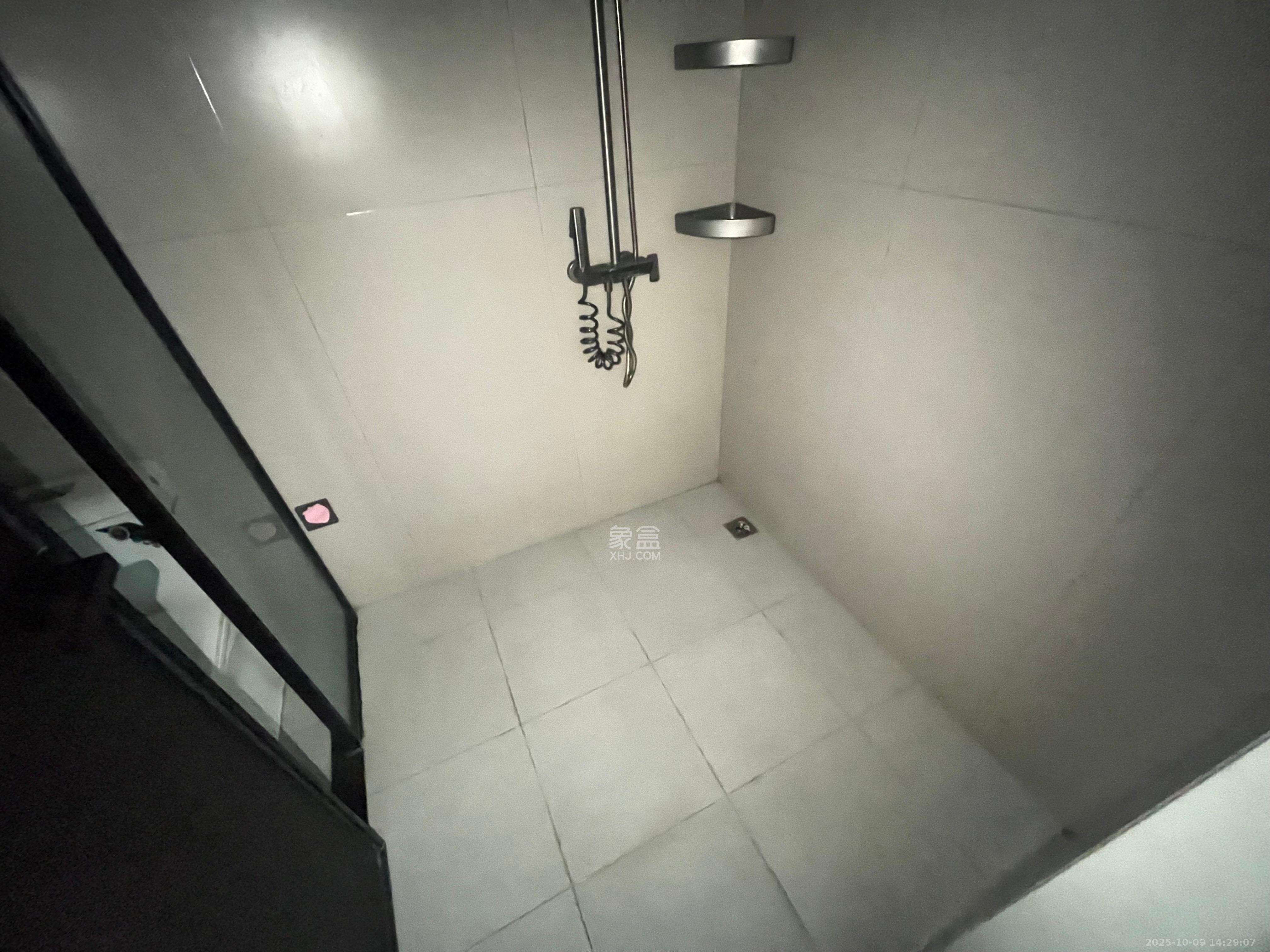 华润置地中心  1室1厅1卫    2000.0元/月室内图