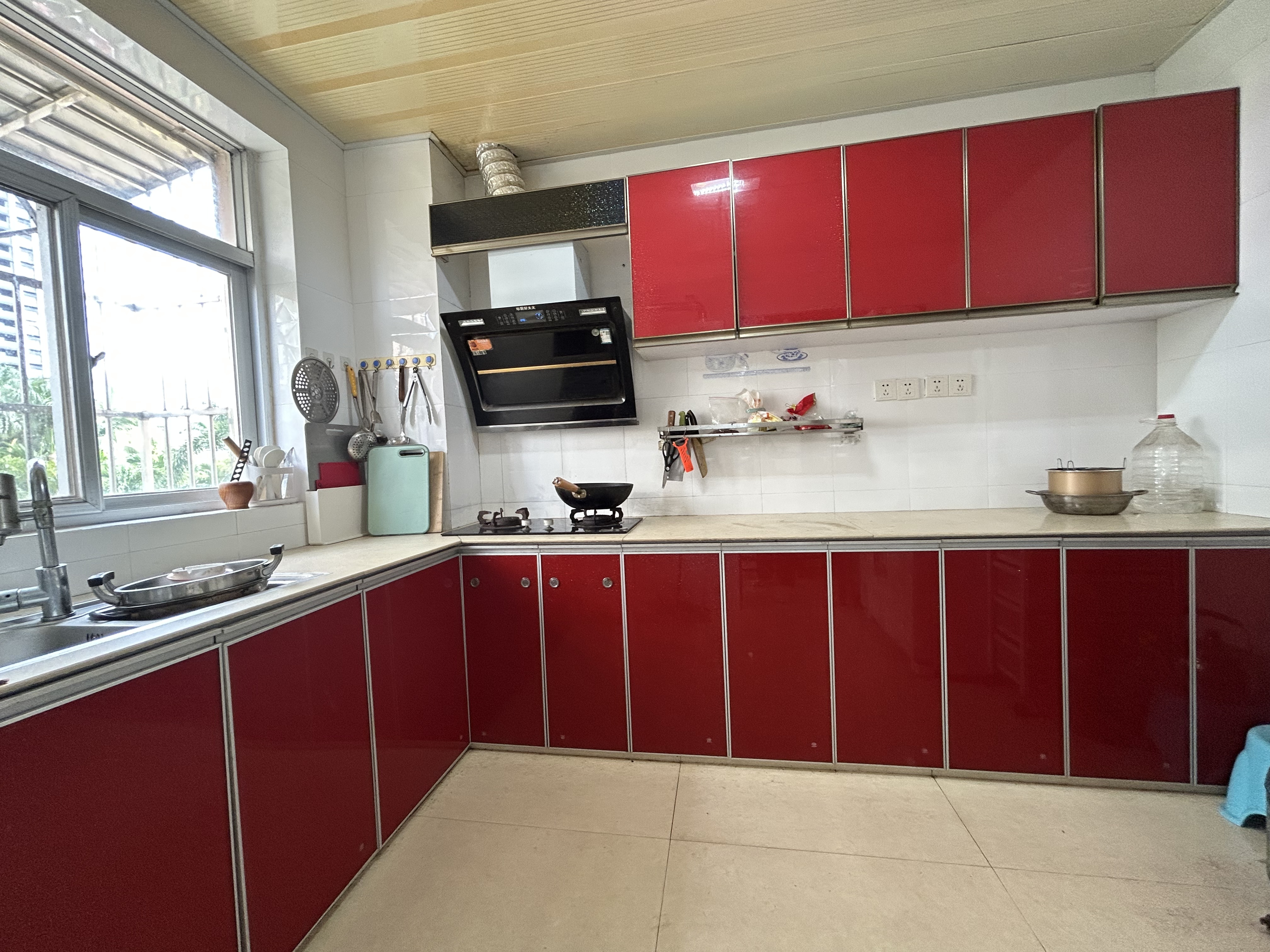 八一小区 3室2厅2卫 2700.0元/月 八一小区 3室2厅2卫 2700.0元/月室内图