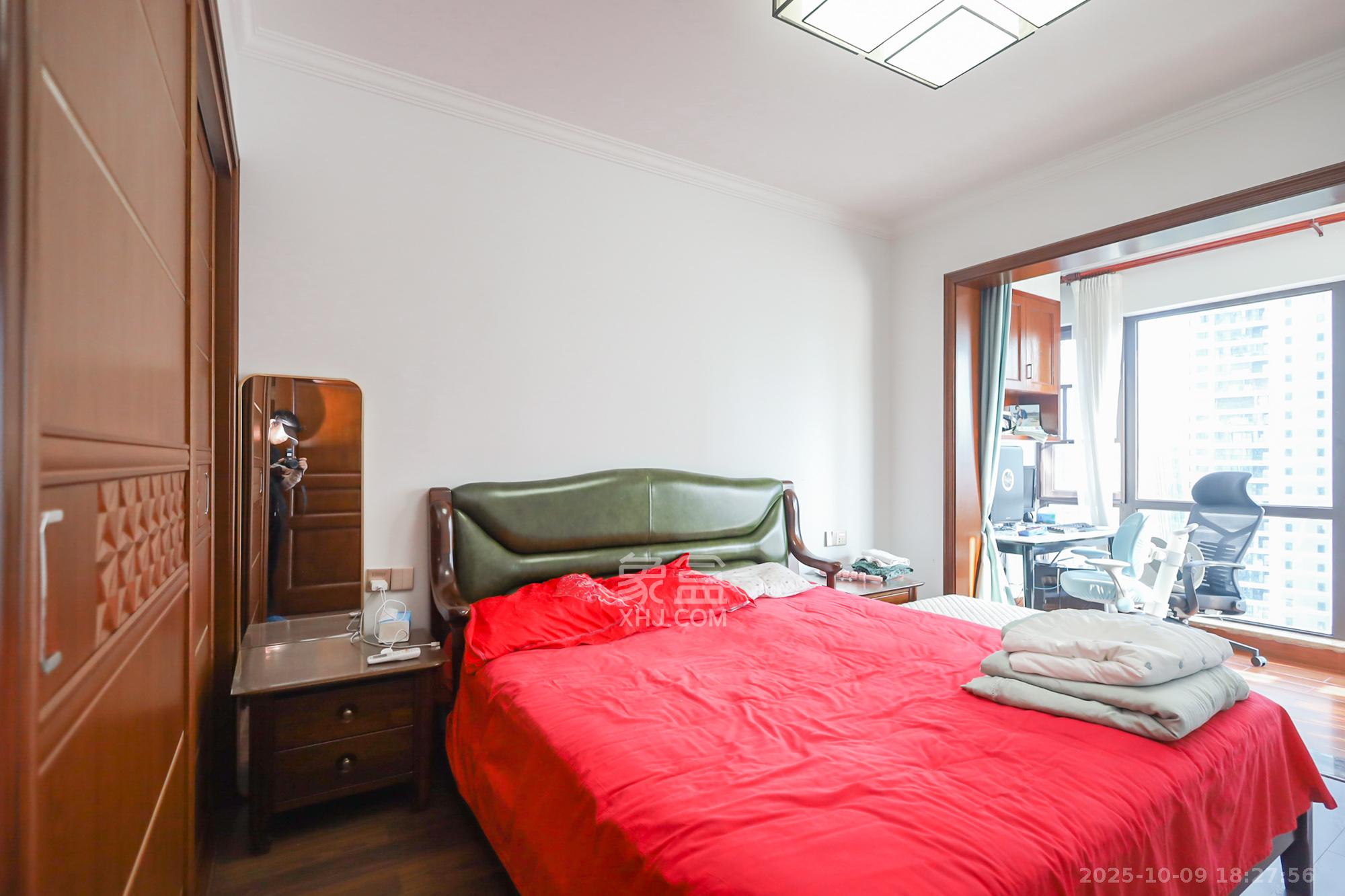 保利西海岸B区  3室2厅2卫    175.0万 保利西海岸B区  3室2厅2卫    175.0万卧室