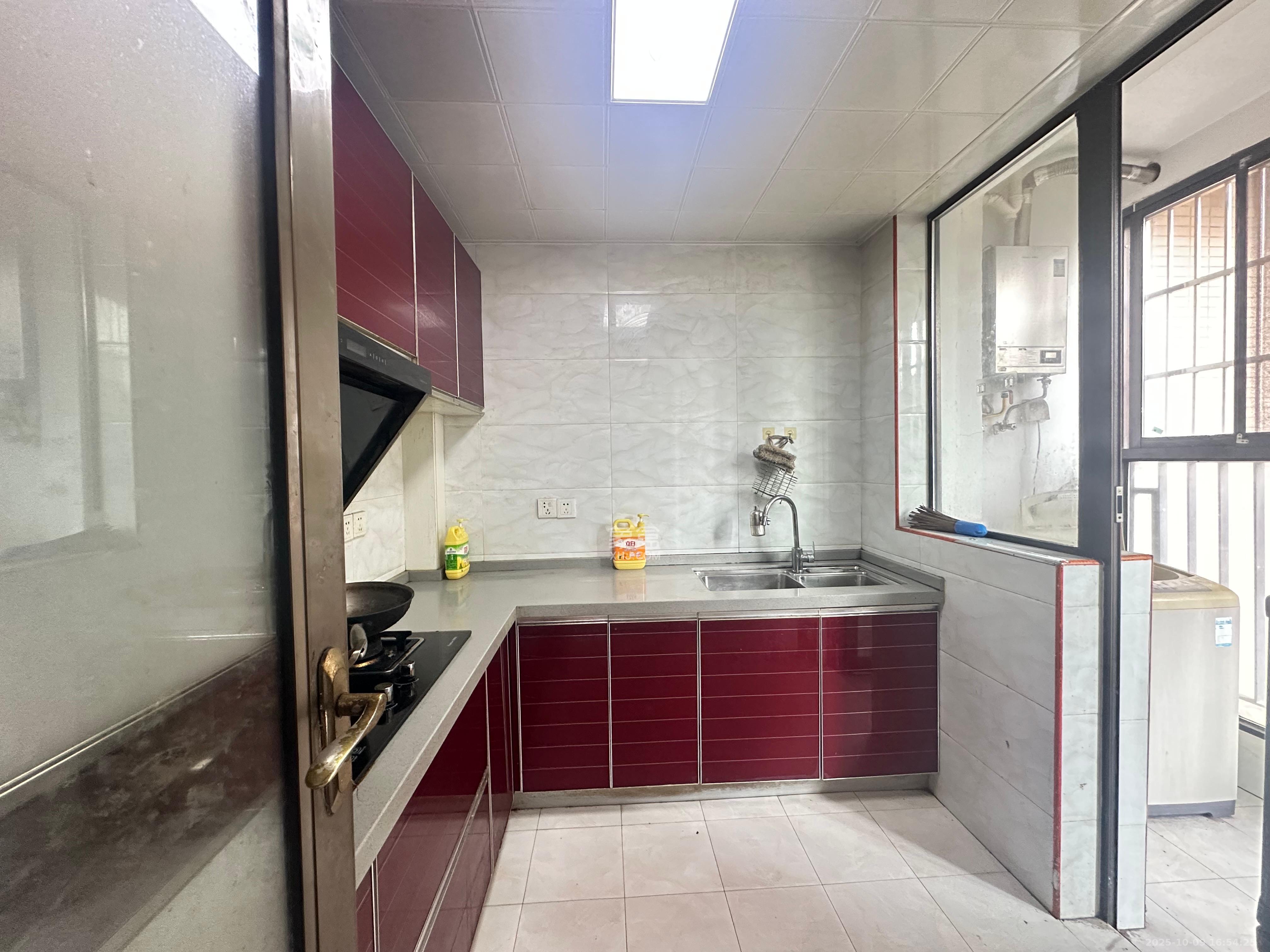 华润凤凰城三期  3室2厅2卫    2000.0元/月室内图