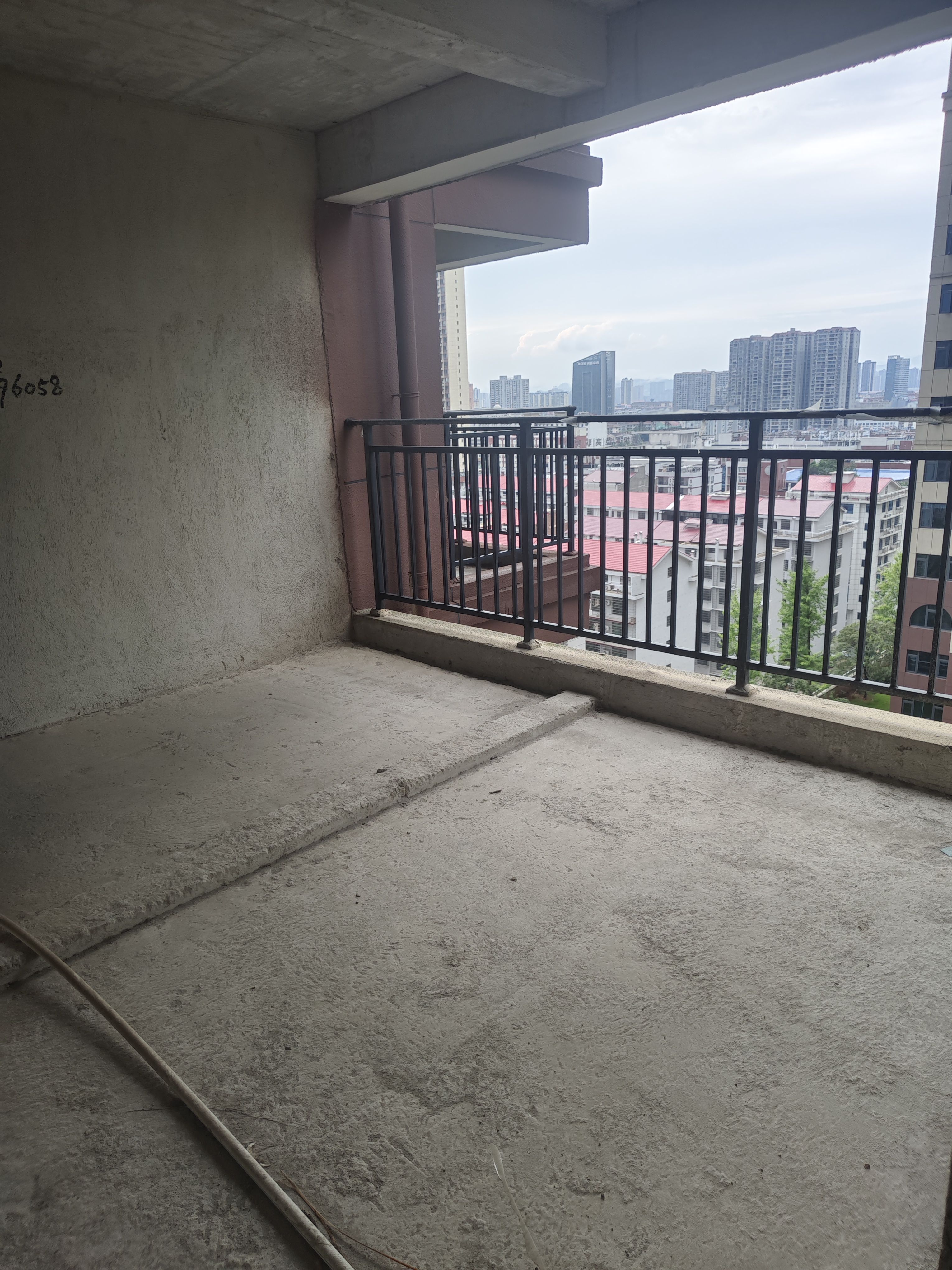 石化大院  4室2厅2卫    88.8万 石化大院  4室2厅2卫    88.8万客厅