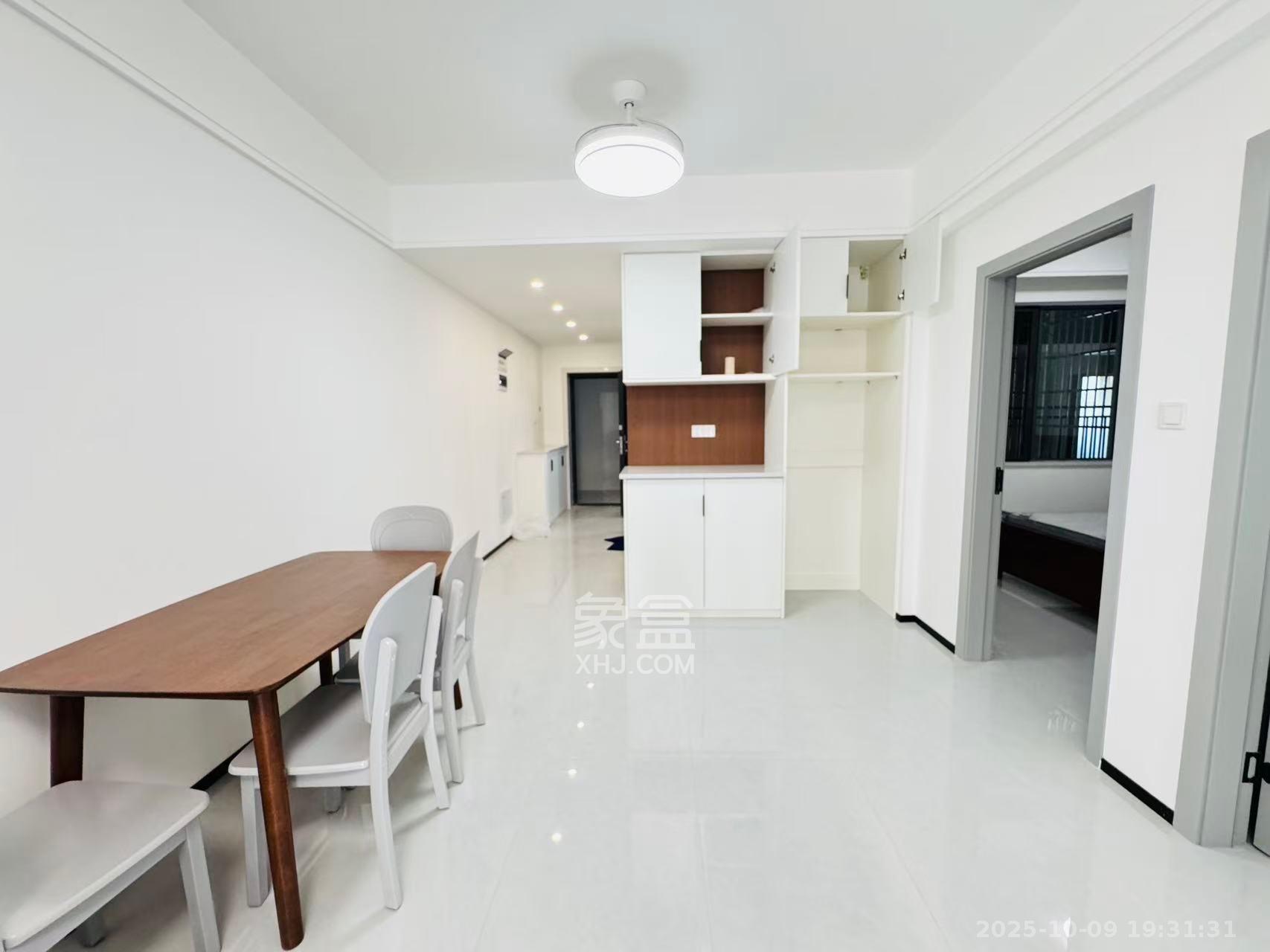 湖湘时代名邸公园壹号  1室0厅0卫    2400.0元/月 湖湘时代名邸公园壹号  1室0厅0卫    2400.0元/月室内图