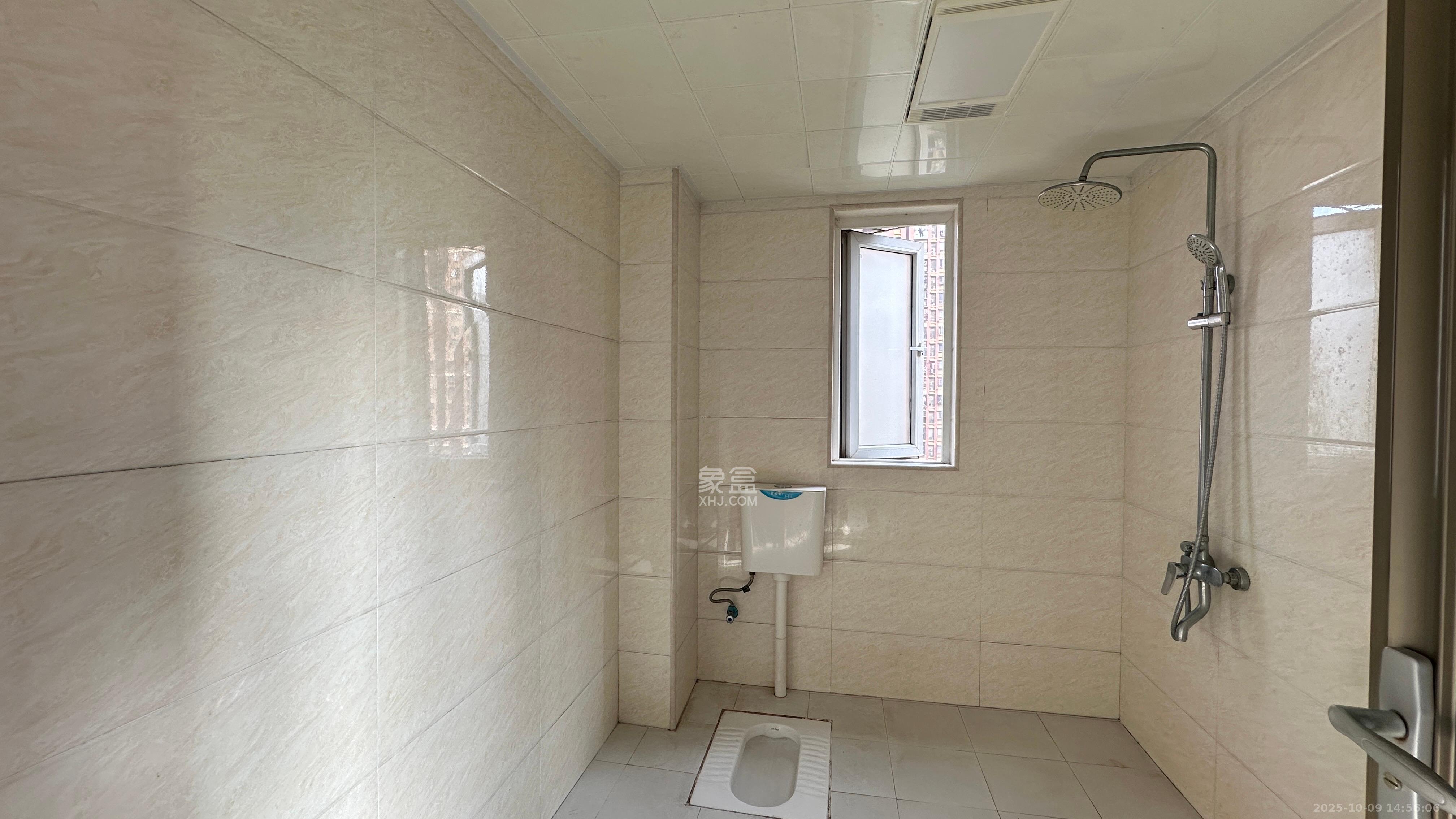 新城国际花都  3室2厅2卫    1800.0元/月室内图