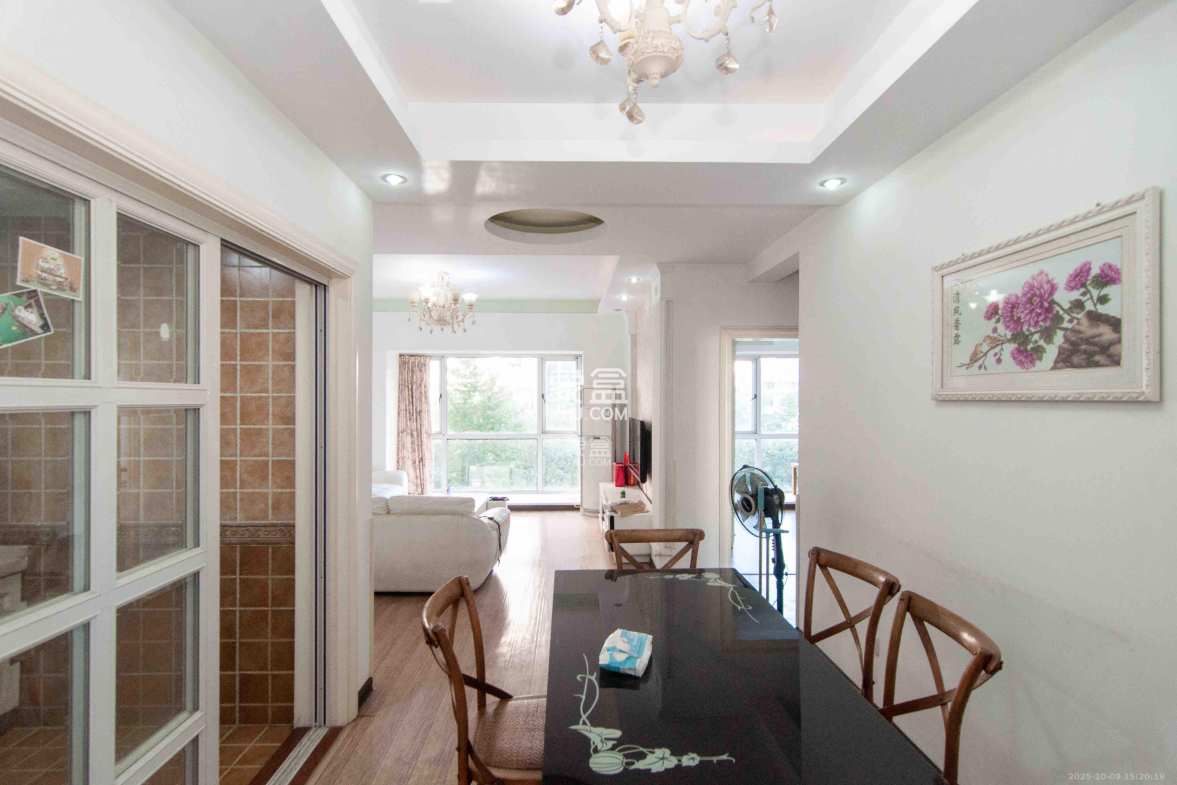 西点公园里 2室2厅1卫 2700.0元/月 西点公园里 2室2厅1卫 2700.0元/月室内图