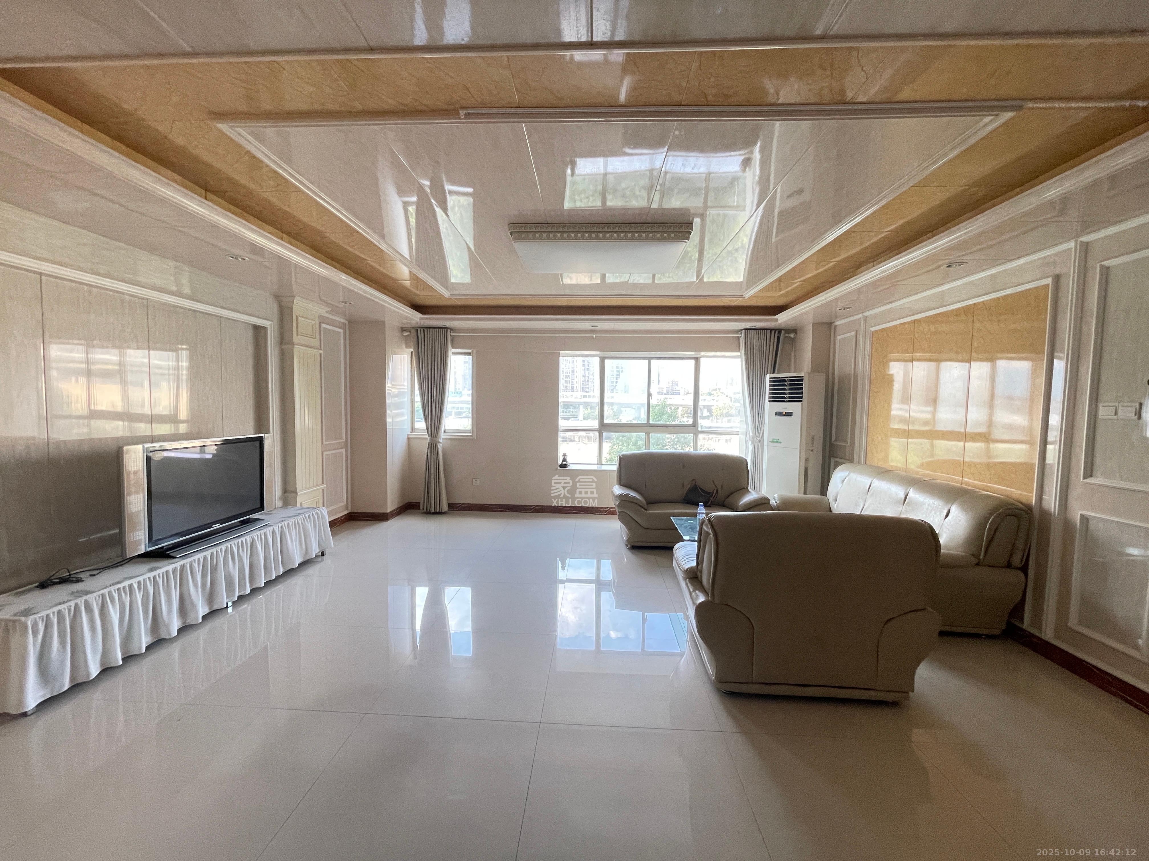 南国嘉苑  5室2厅3卫    4500.0元/月 南国嘉苑  5室2厅3卫    4500.0元/月