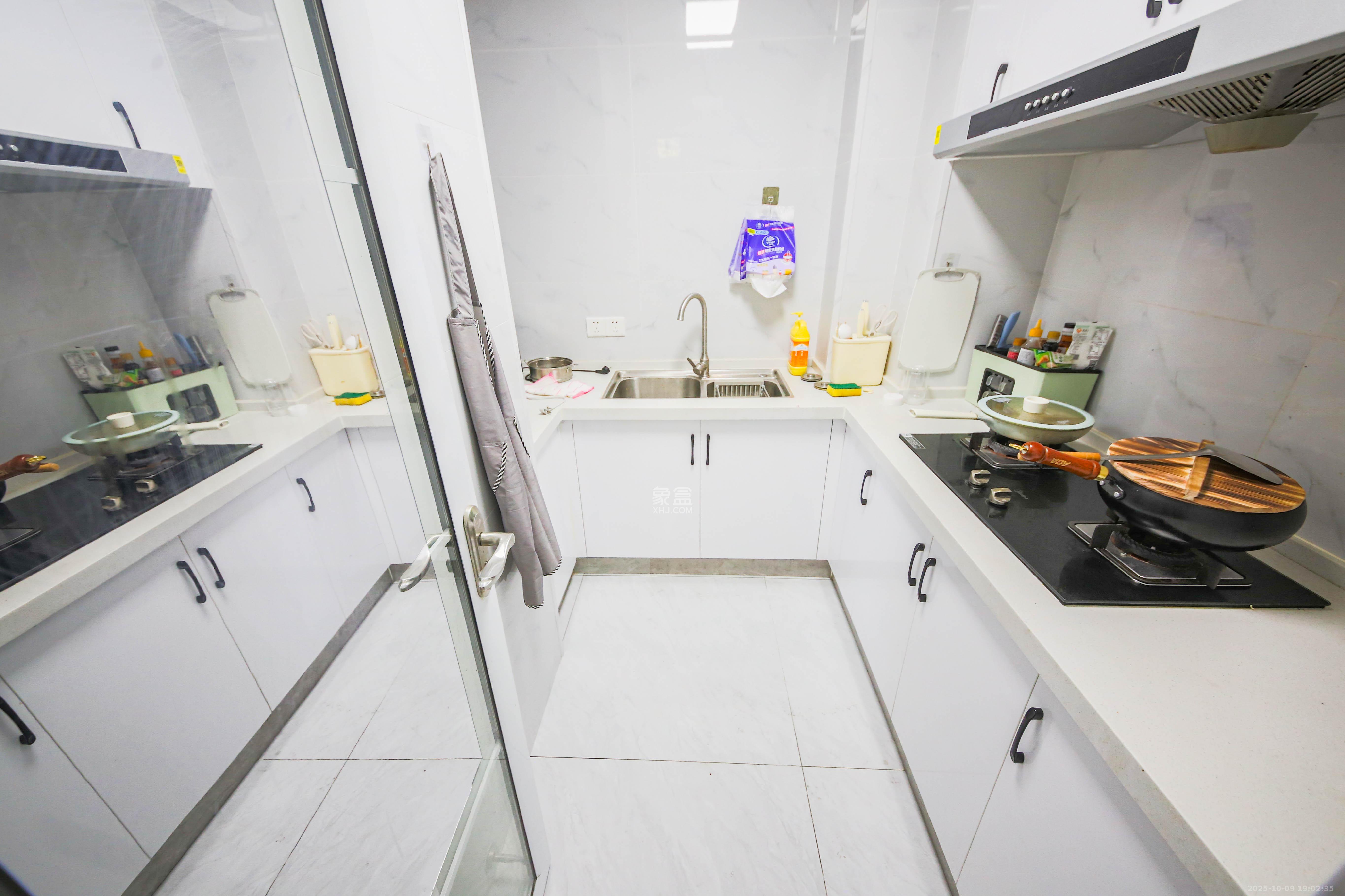 博林云栖  2室2厅1卫    82.8万厨房