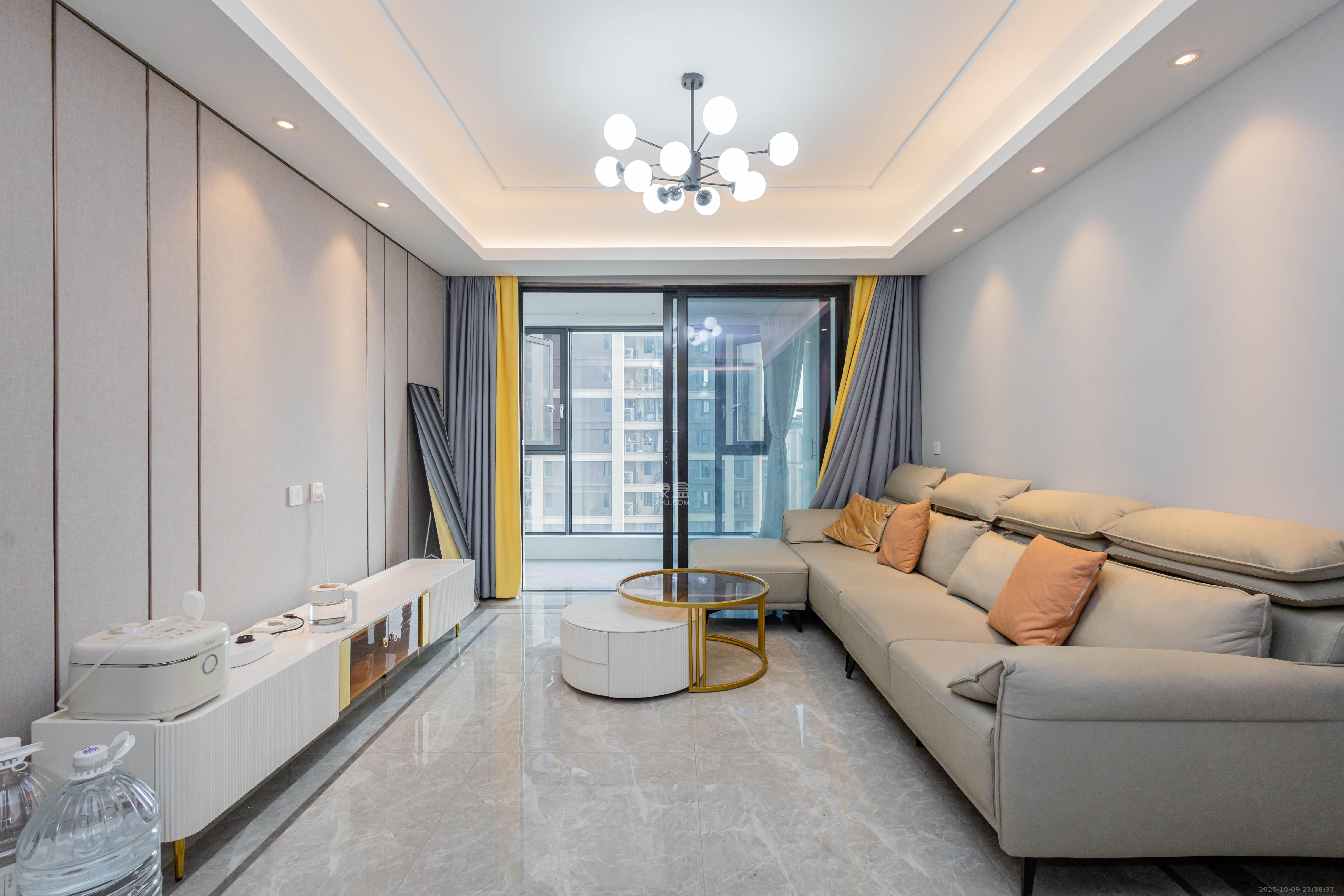 金茂建发观悦 3室2厅1卫 160.0万 金茂建发观悦 3室2厅1卫 160.0万客厅