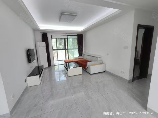 绿地城逸园 3室2厅2卫 110.0万 绿地城逸园 3室2厅2卫 110.0万客厅