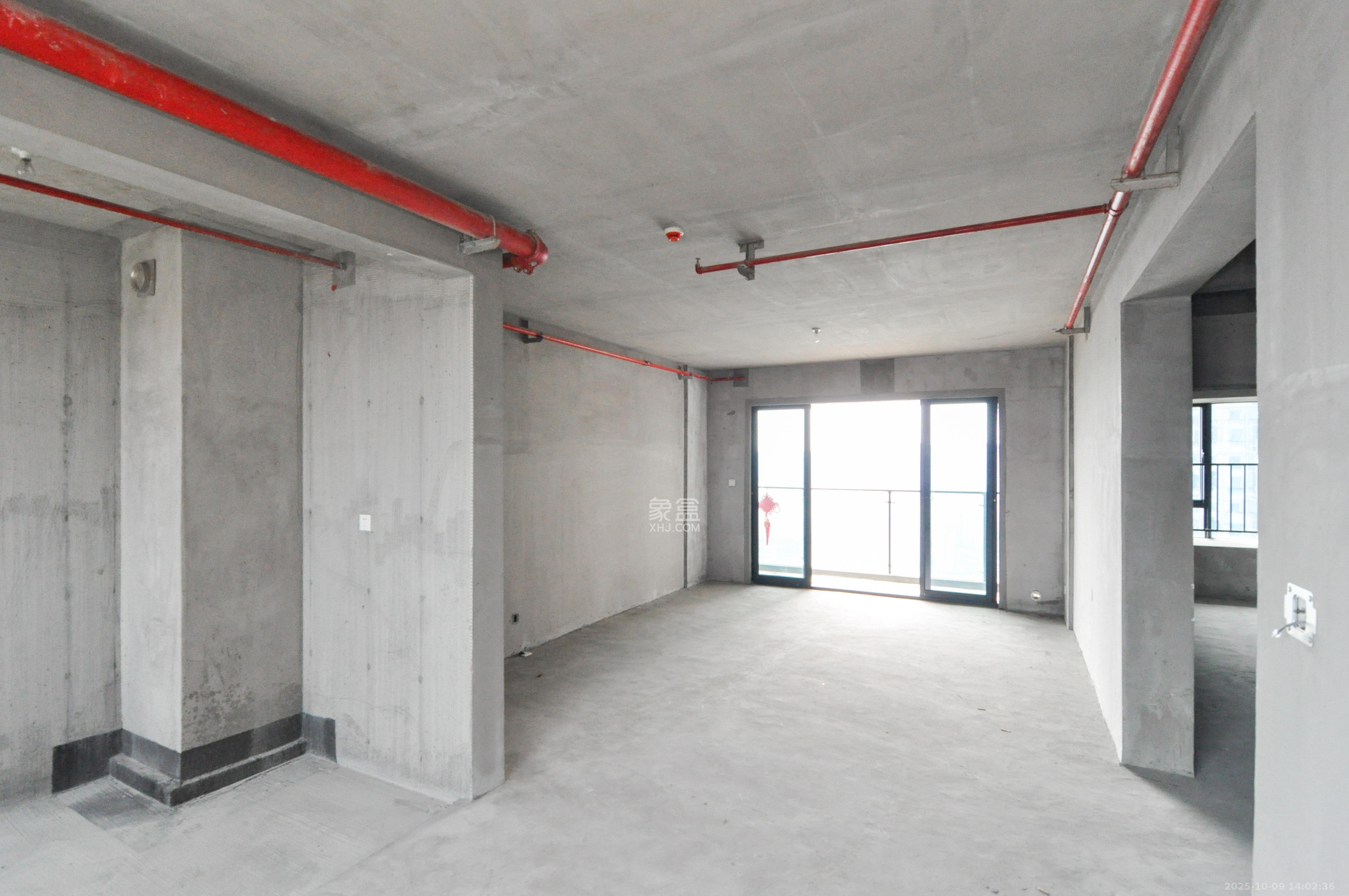 中建梅溪湖中心  4室2厅2卫    299.0万客厅