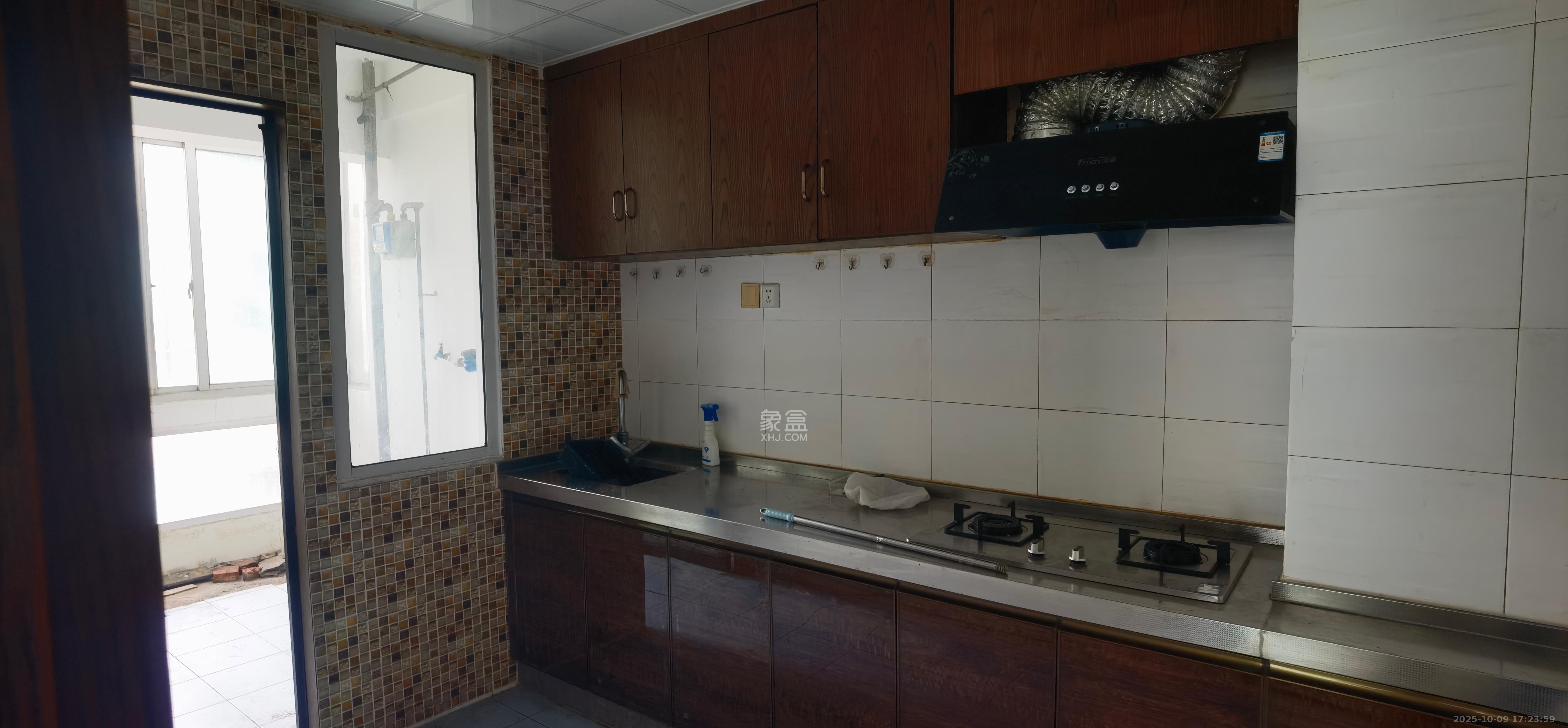 湖南财富中心  3室2厅1卫    4500.0元/月 湖南财富中心  3室2厅1卫    4500.0元/月室内图