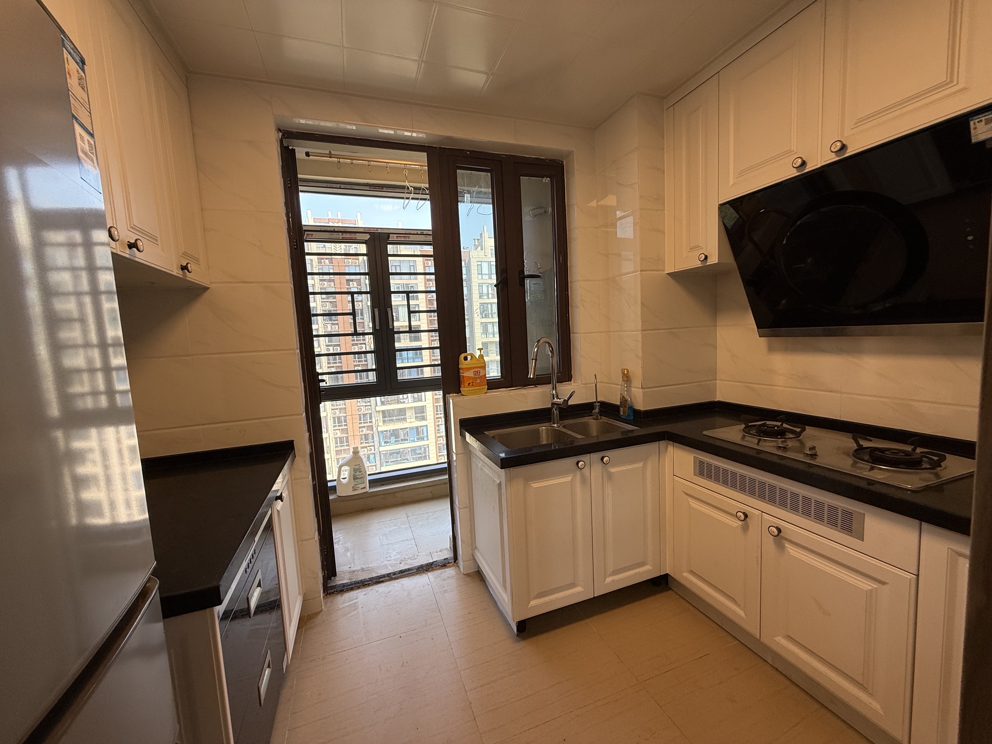 碧桂园豪园-二期 3室2厅2卫 2000.0元/月 碧桂园豪园-二期 3室2厅2卫 2000.0元/月室内图