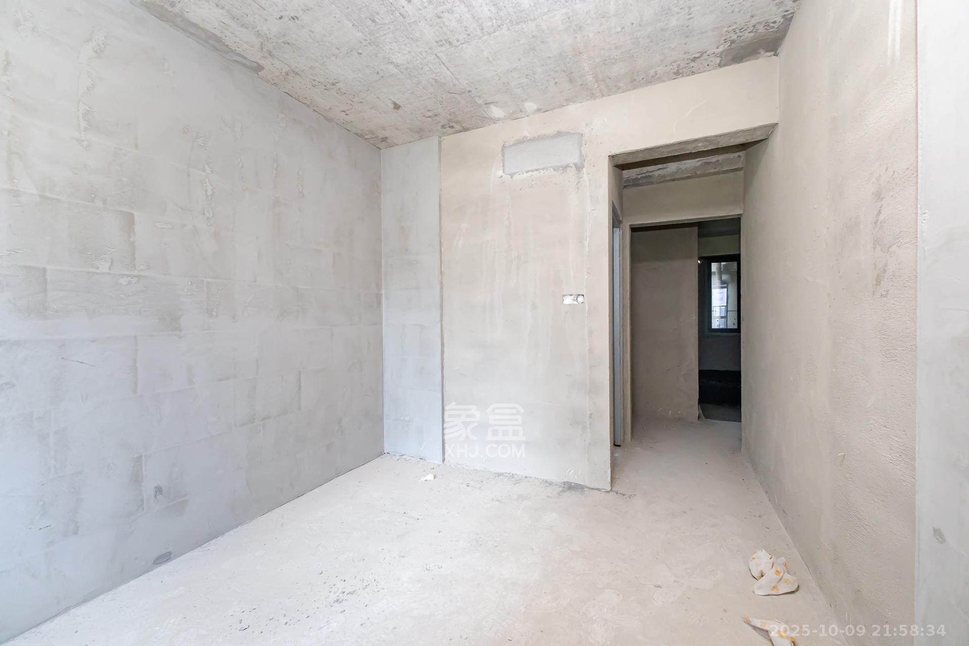 润和滨江广场（润和中央广场）  4室2厅2卫    83.8万卧室