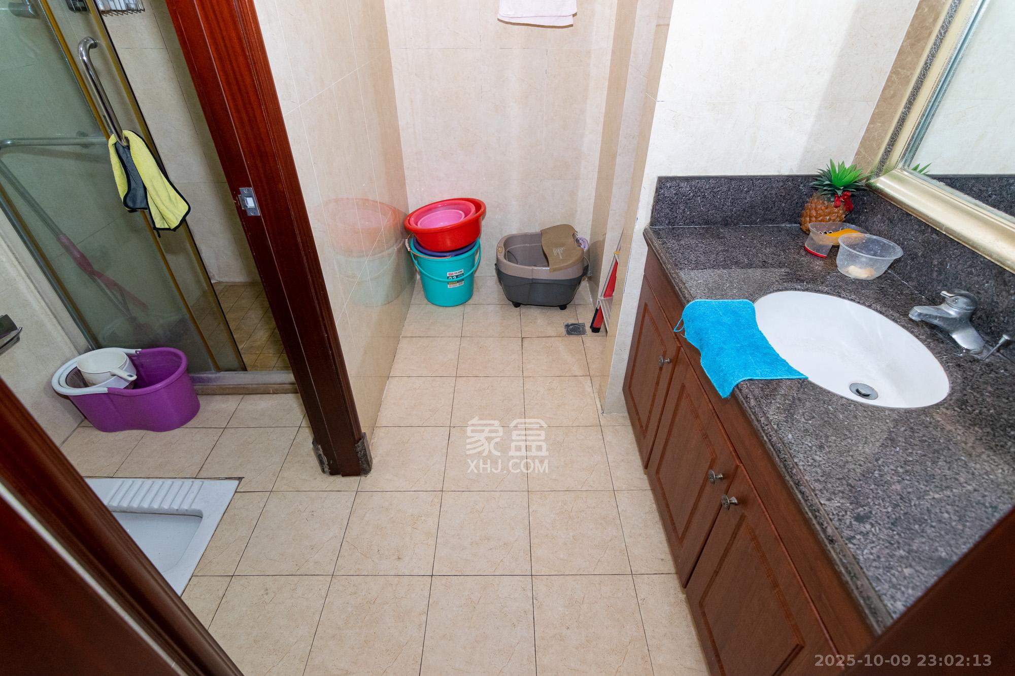 富基世纪公园  4室2厅1卫    65.0万卫生间