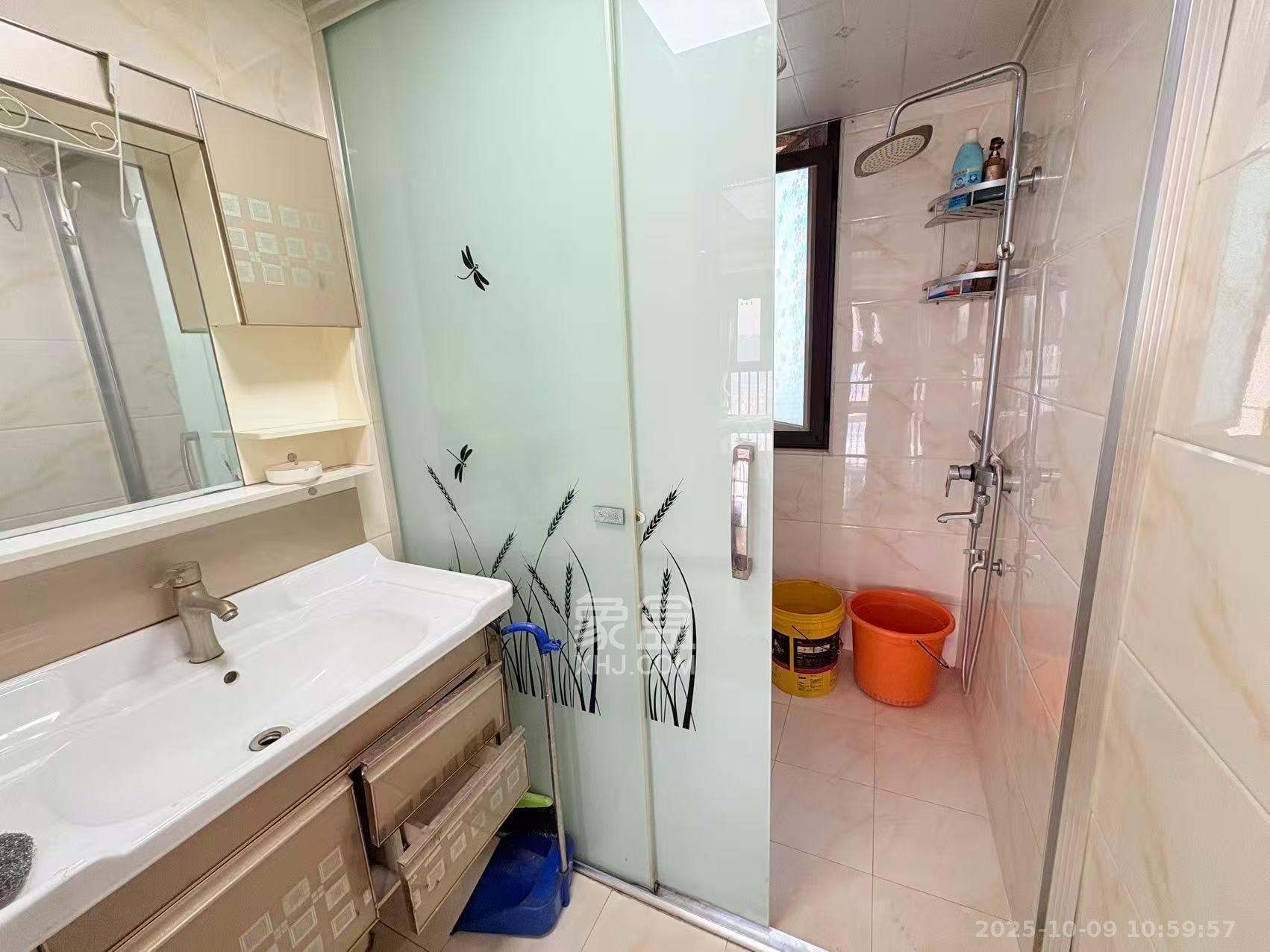 芙蓉万国城MOMA(卓越汇富苑) 3室2厅2卫 2300.0元/月 芙蓉万国城MOMA(卓越汇富苑) 3室2厅2卫 2300.0元/月室内图