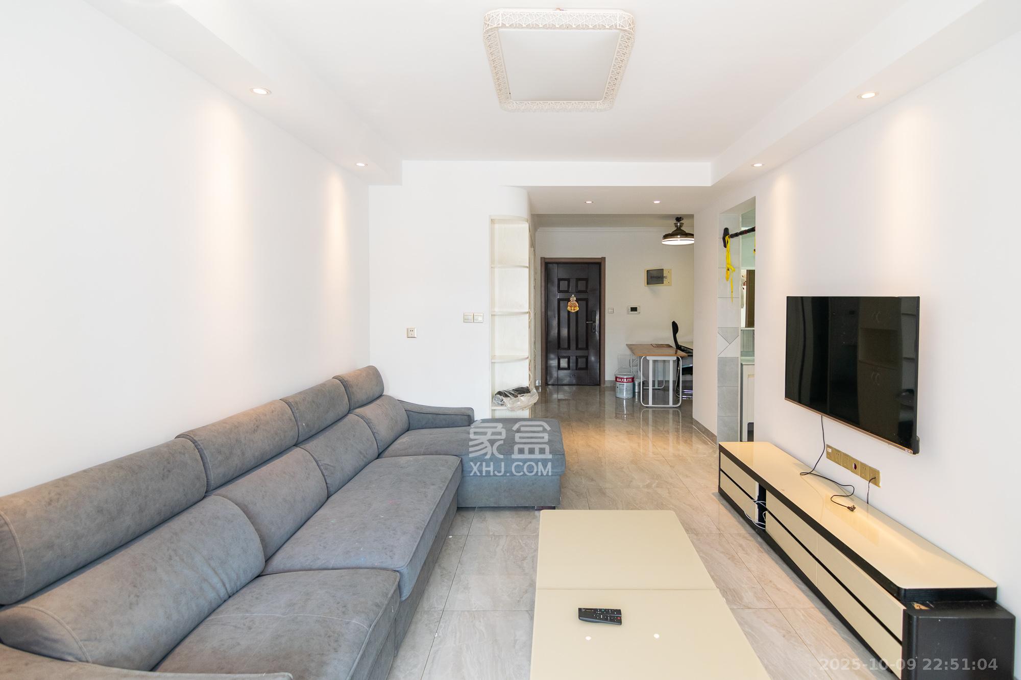 金地三千府（金地湖山樾、金地自在城）  3室2厅1卫    58.0万客厅