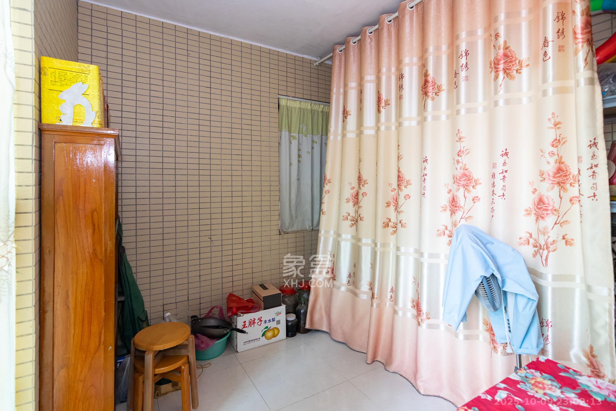 富基世纪公园  4室2厅1卫    65.0万卧室