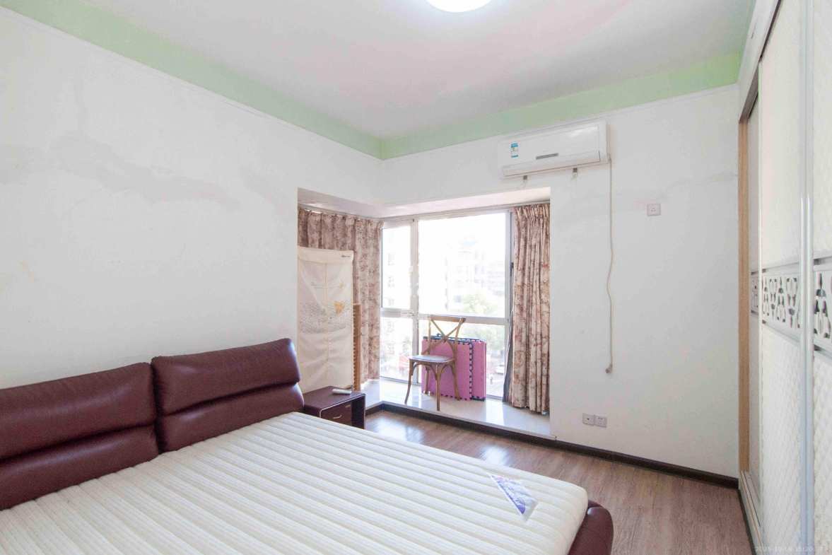 西点公园里 2室2厅1卫 2700.0元/月 西点公园里 2室2厅1卫 2700.0元/月室内图