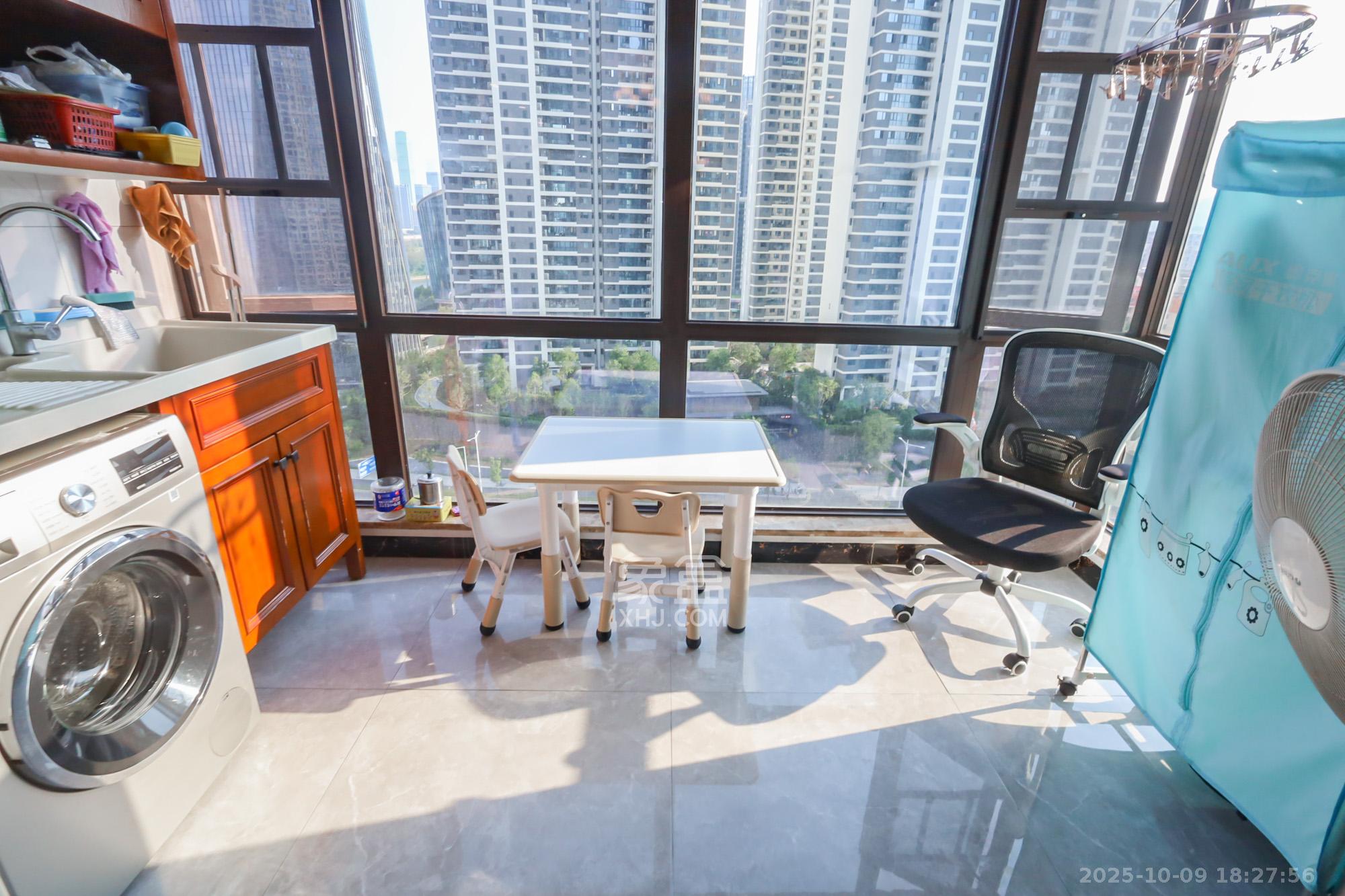 保利西海岸B区  3室2厅2卫    175.0万 保利西海岸B区  3室2厅2卫    175.0万阳台