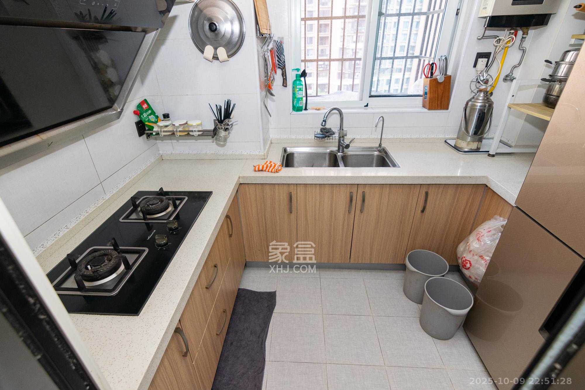 新城国际花都  3室2厅2卫    81.8万厨房