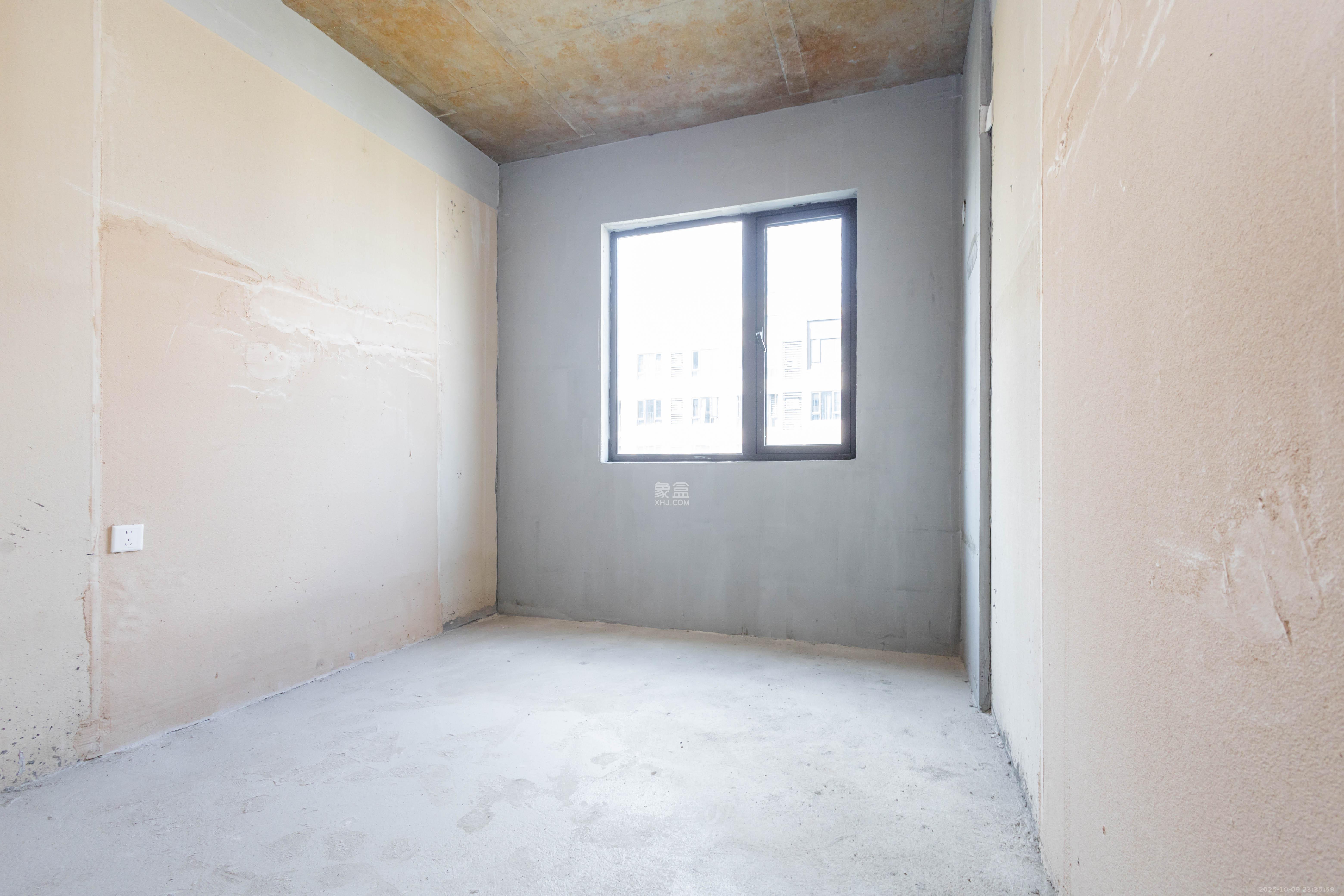 新城恒伟汇隽风华  4室2厅2卫    89.8万卧室