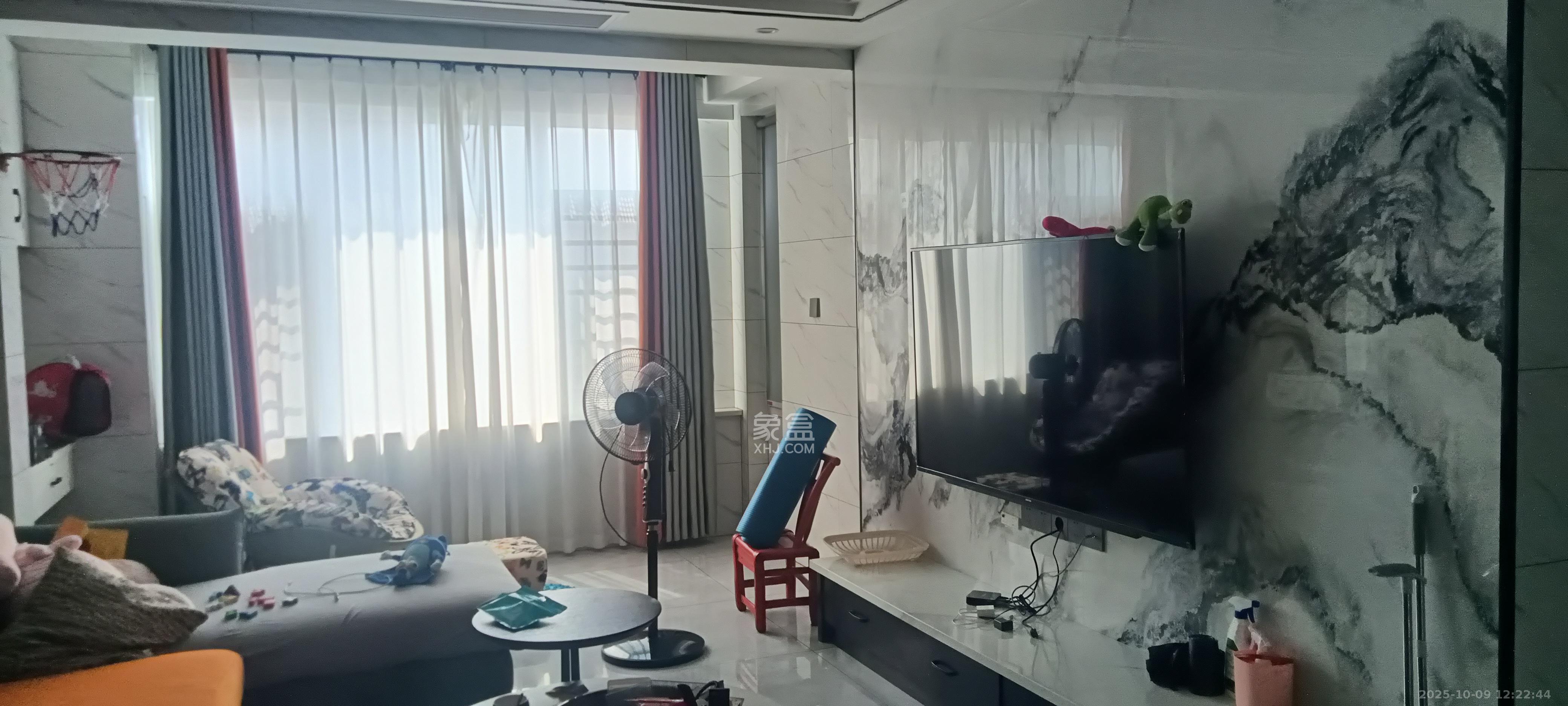 鸿润嘉园  3室2厅2卫    2200.0元/月室内图