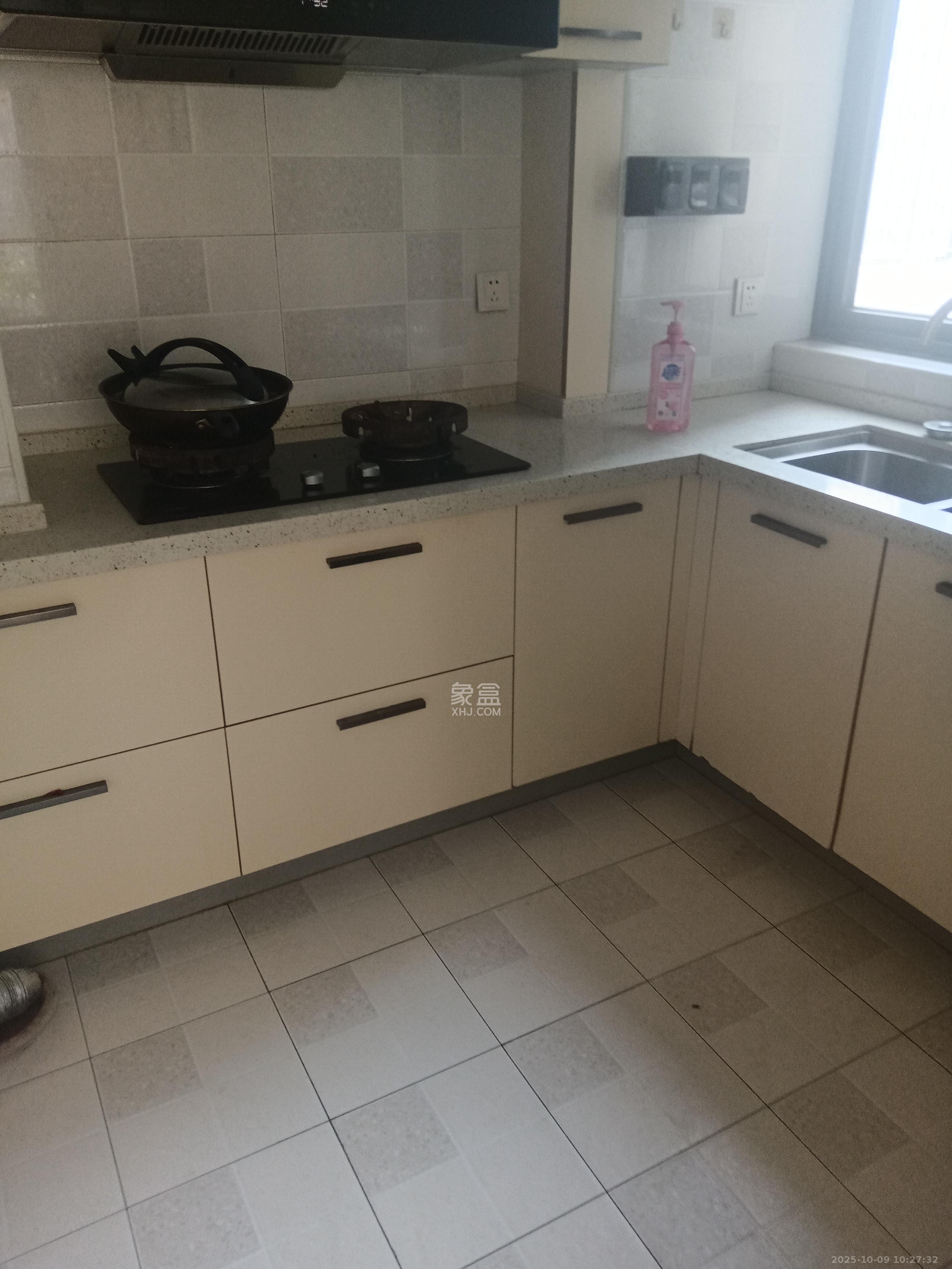 轻盐阳光CEO(轻盐雅苑)(轻奢时代)  3室1厅2卫    2200.0元/月 轻盐阳光CEO(轻盐雅苑)(轻奢时代)  3室1厅2卫    2200.0元/月室内图