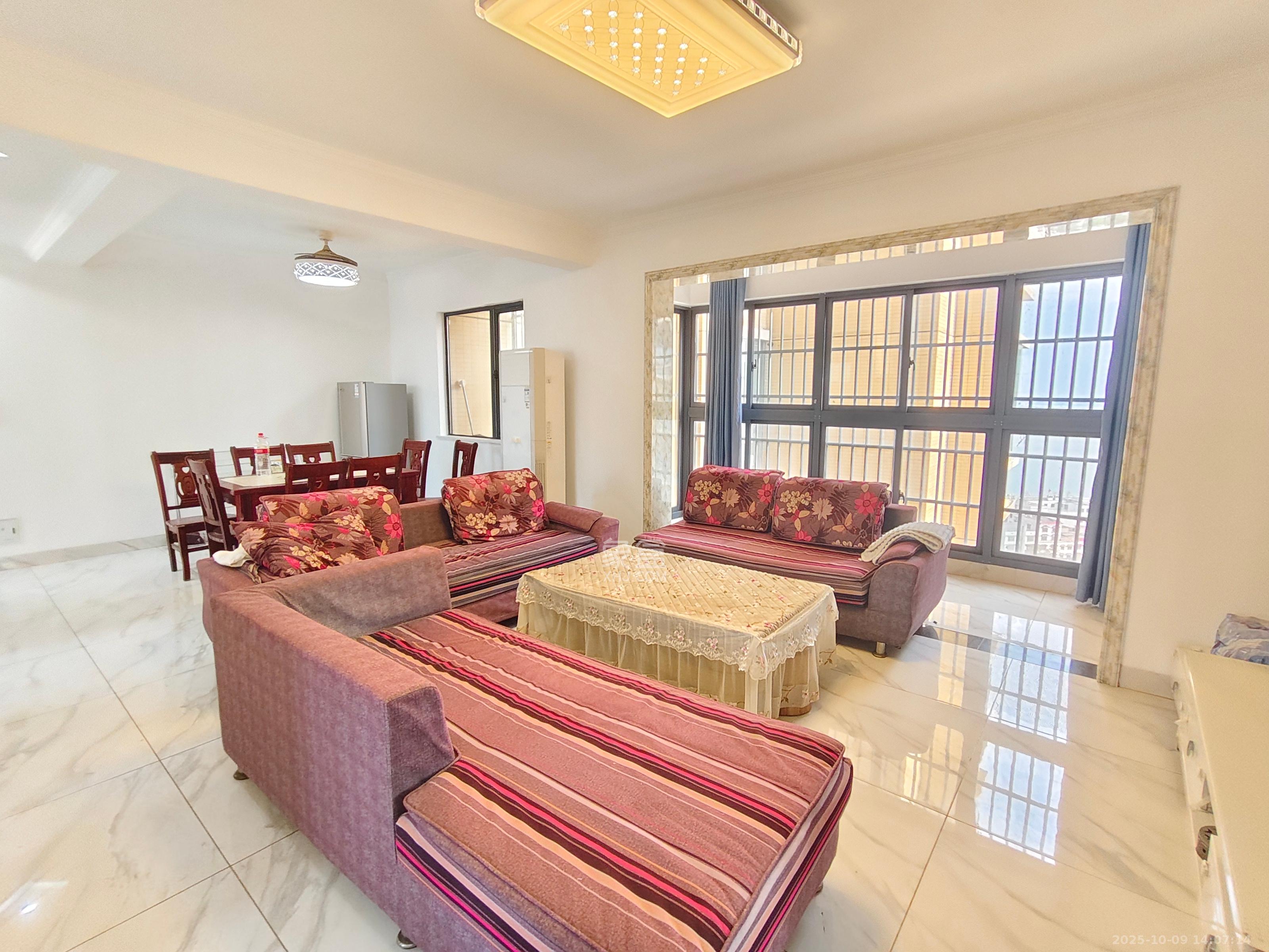 德惠雅苑（众星湘港公馆）  3室2厅2卫    2100.0元/月室内图