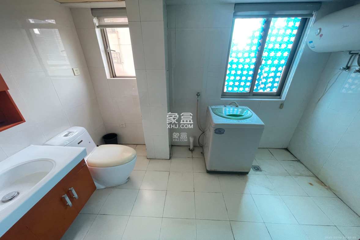 南国嘉苑  5室2厅3卫    4500.0元/月 南国嘉苑  5室2厅3卫    4500.0元/月室内图