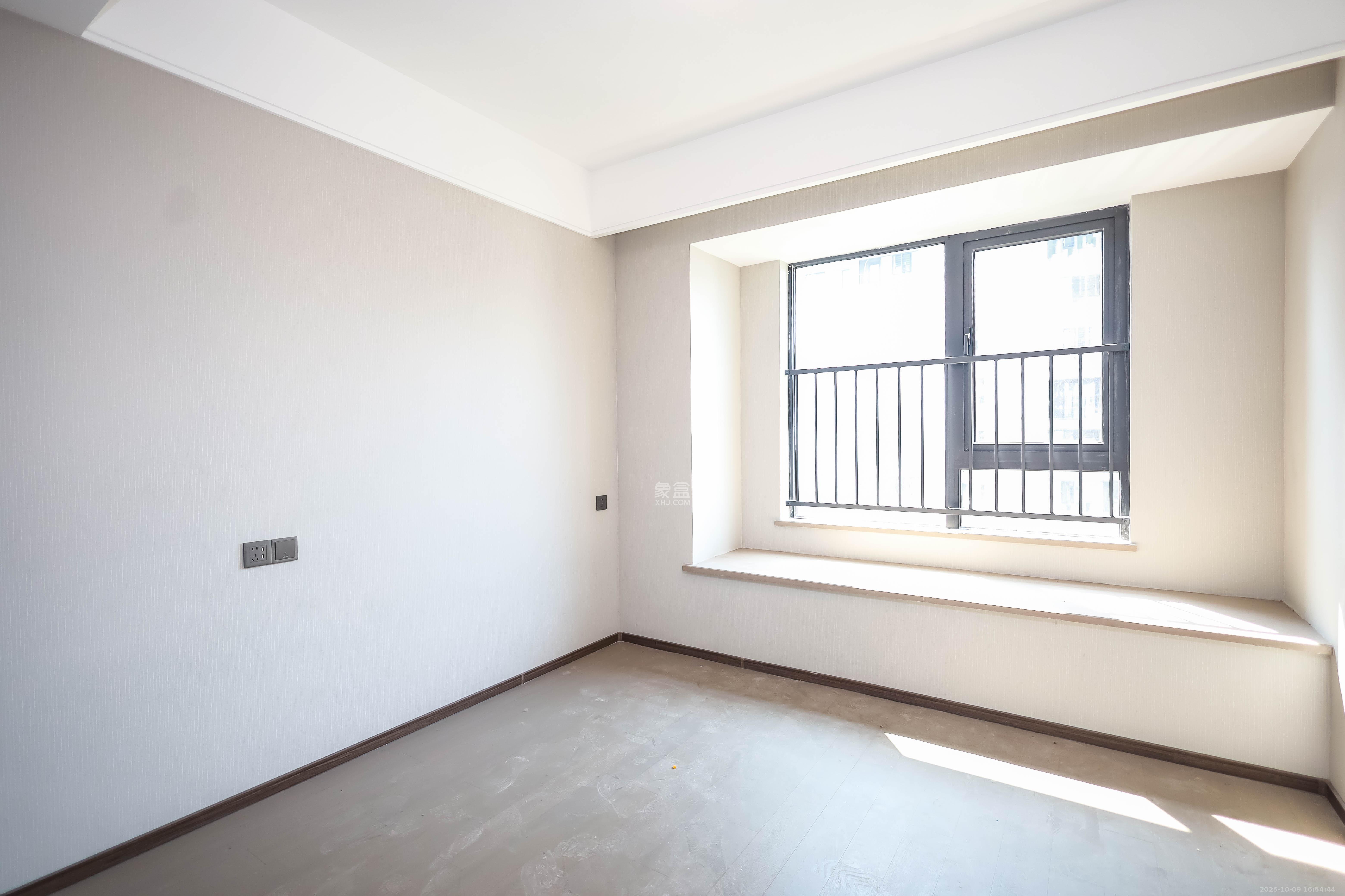 龙湖舜山府  4室2厅2卫    210.0万 龙湖舜山府  4室2厅2卫    210.0万卧室