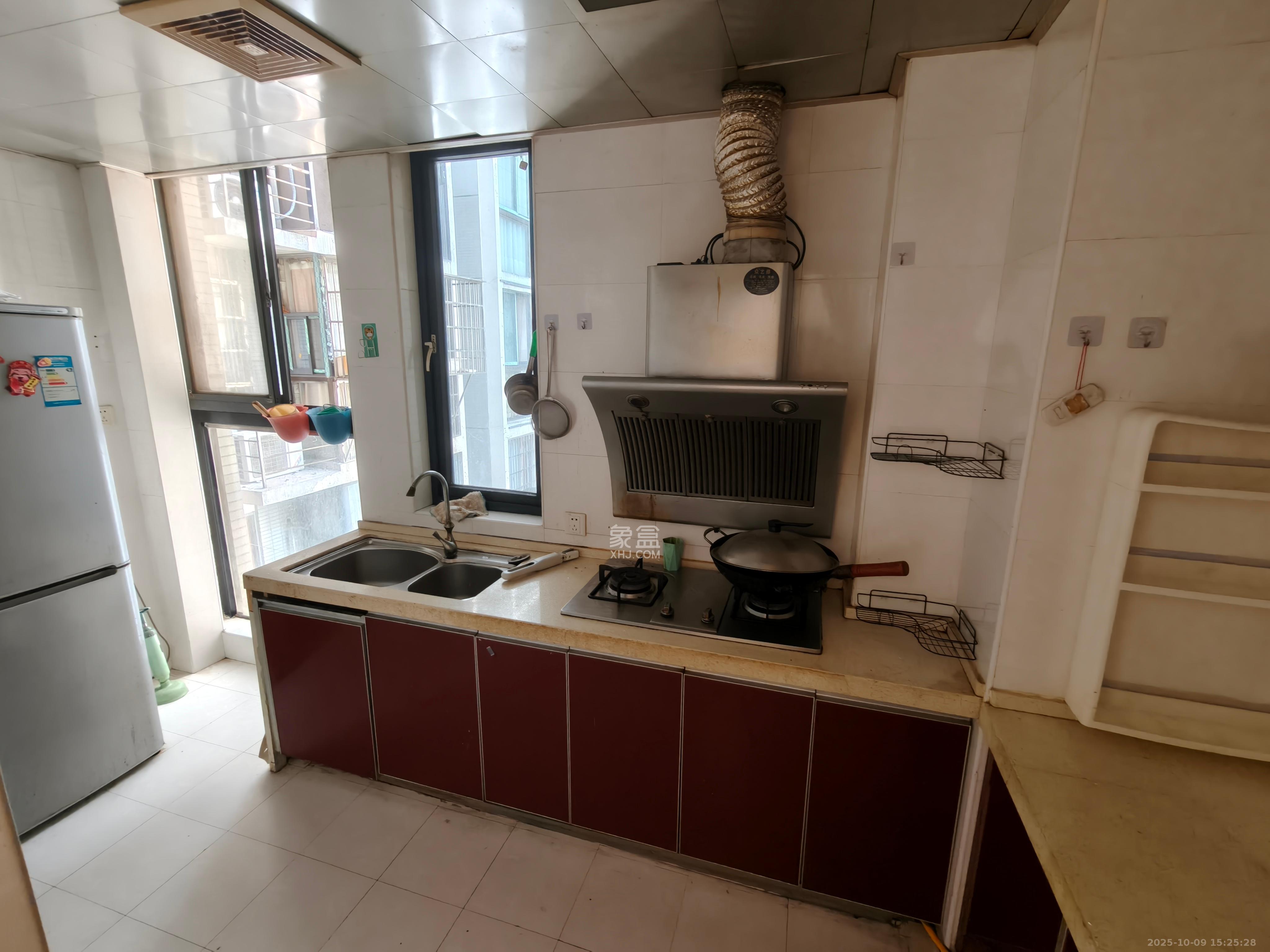 尚都花园城 1室2厅1卫 1700.0元/月 尚都花园城 1室2厅1卫 1700.0元/月室内图