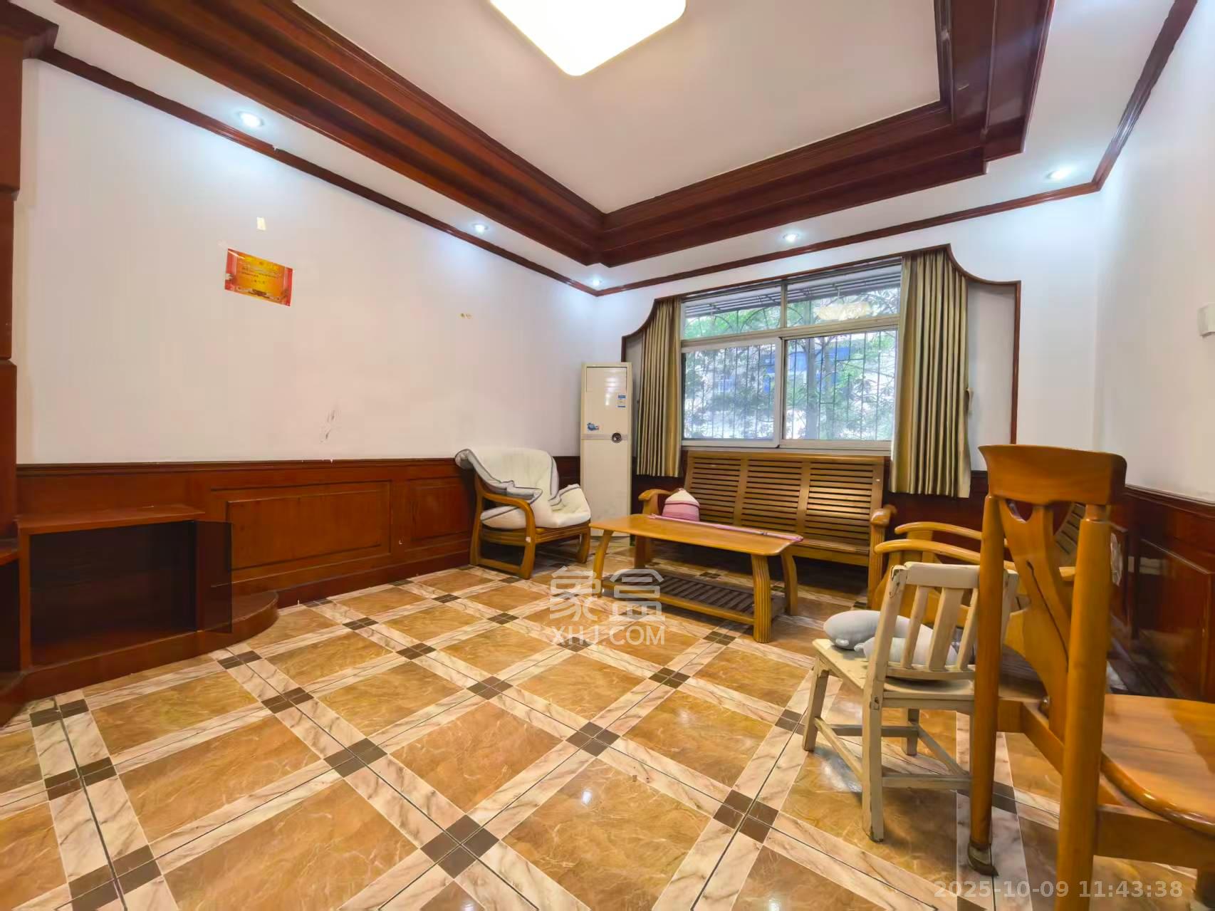 湘农桥社区 3室2厅2卫 2200.0元/月 湘农桥社区 3室2厅2卫 2200.0元/月室内图