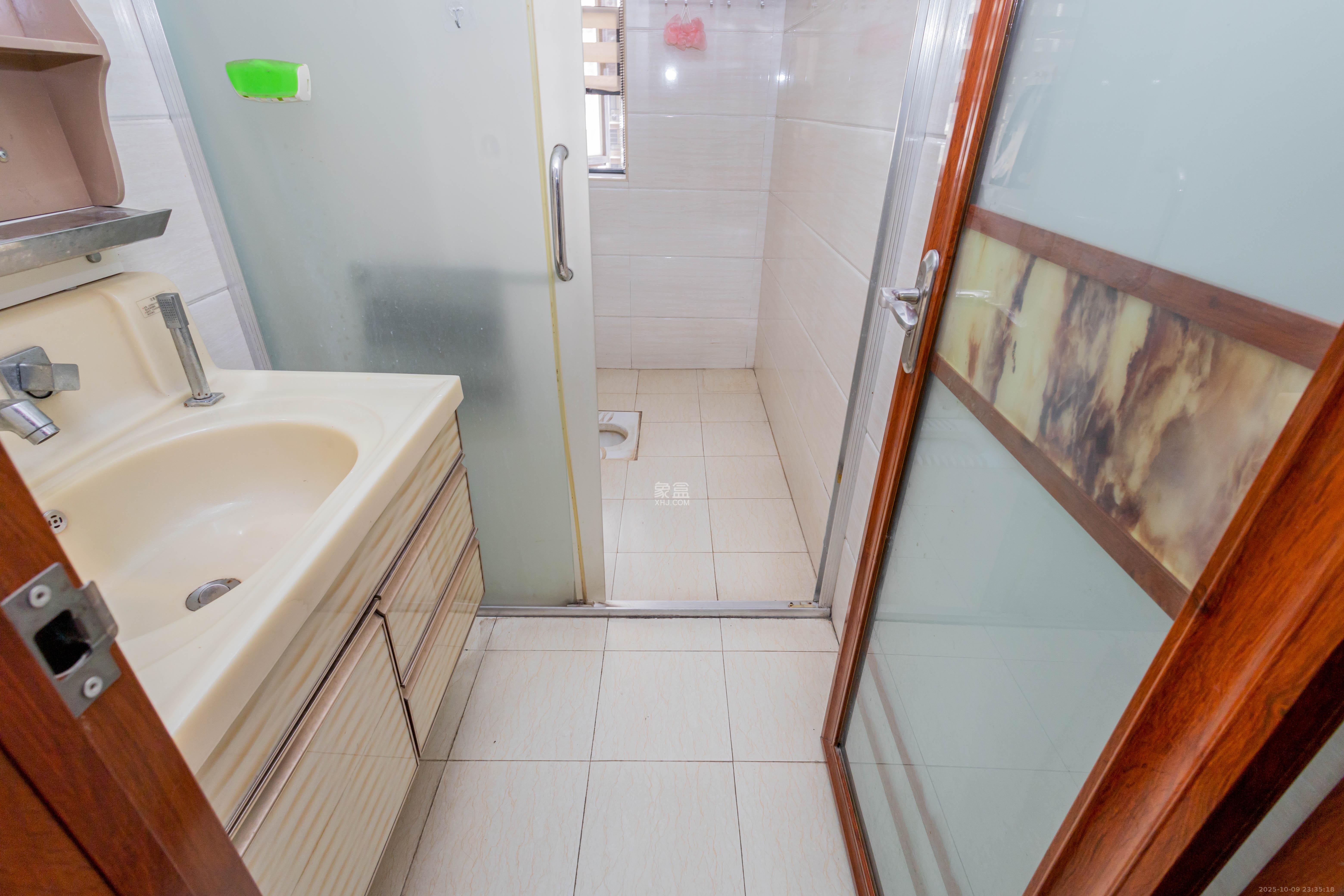 中国铁建国际城二期 4室2厅2卫 92.0万 中国铁建国际城二期 4室2厅2卫 92.0万卫生间