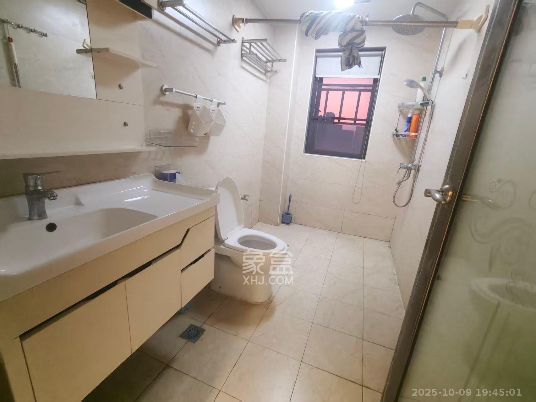 中交中央公园D2区  2室2厅1卫    2200.0元/月室内图