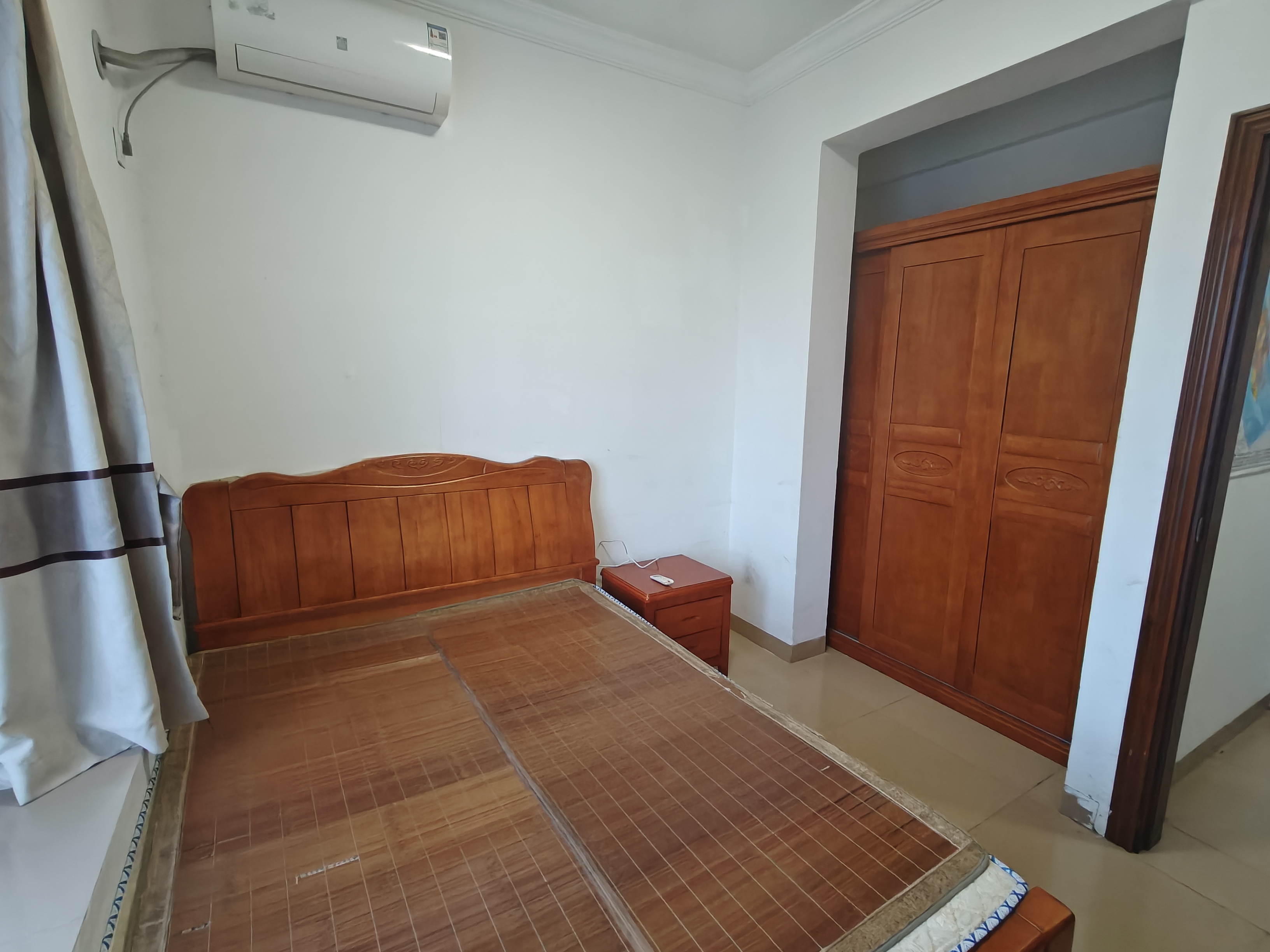 海侨花园  3室2厅1卫    2700.0元/月 海侨花园  3室2厅1卫    2700.0元/月室内图