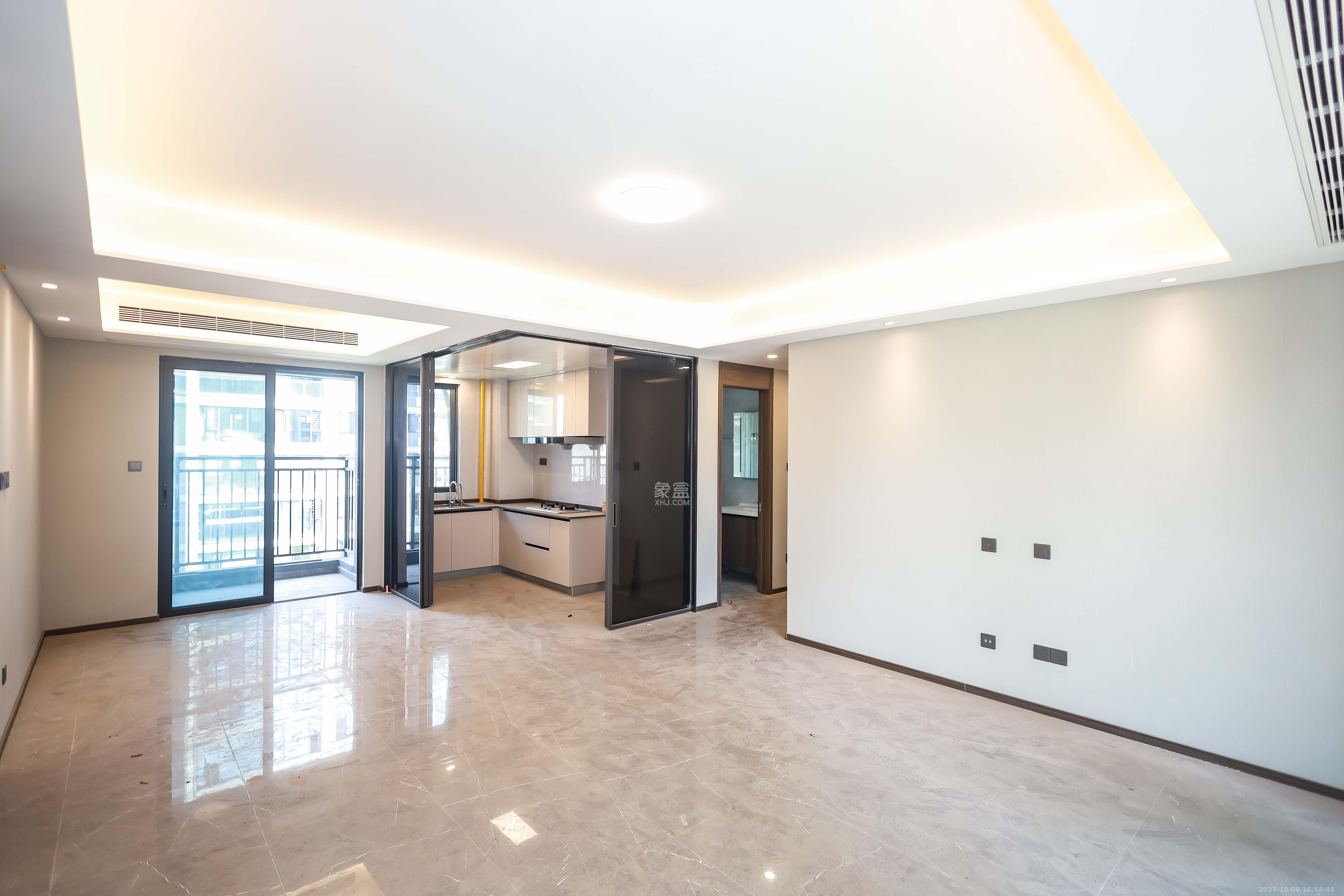 龙湖舜山府  4室2厅2卫    210.0万 龙湖舜山府  4室2厅2卫    210.0万客厅