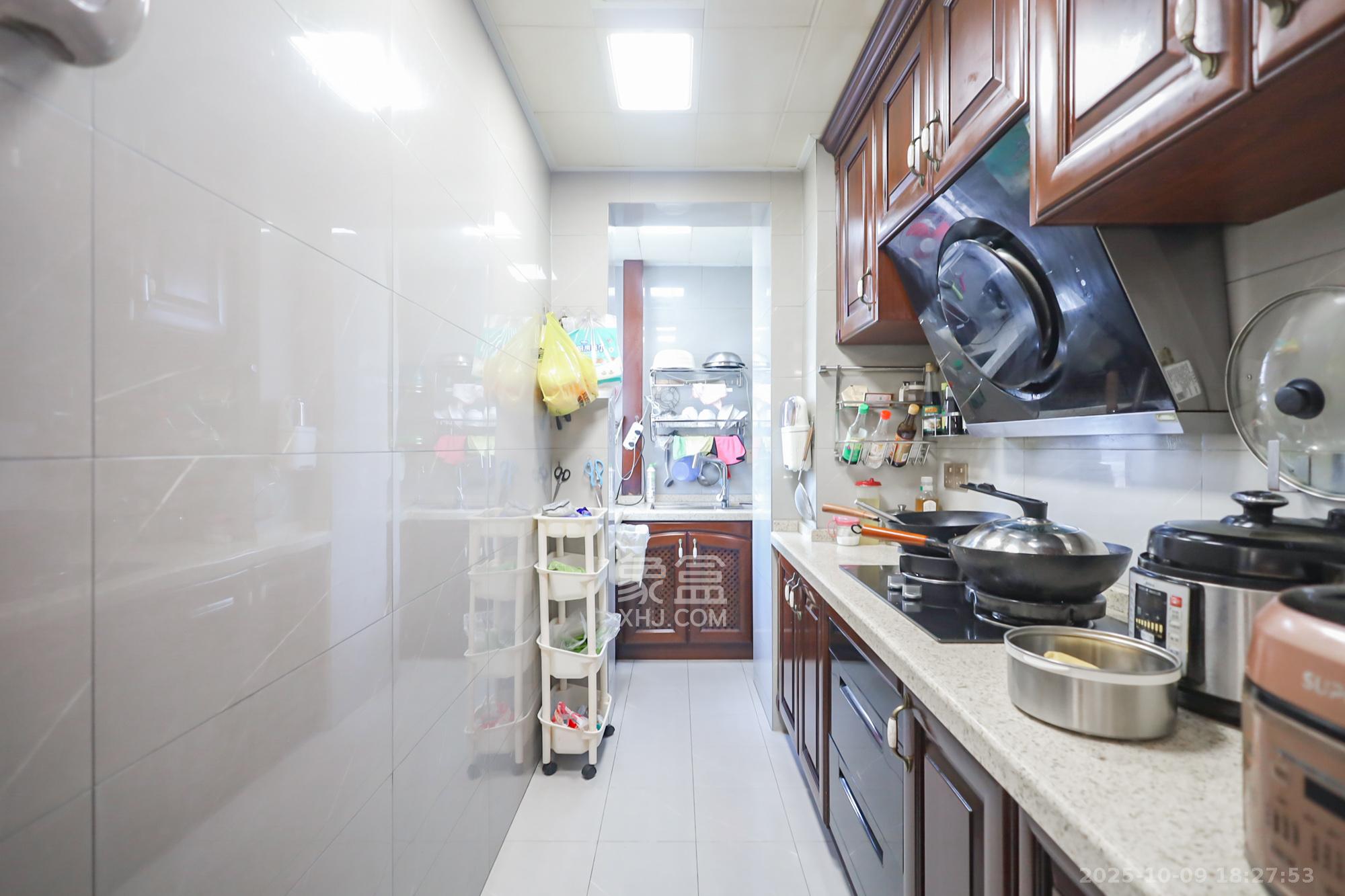 保利西海岸B区  3室2厅2卫    175.0万 保利西海岸B区  3室2厅2卫    175.0万厨房