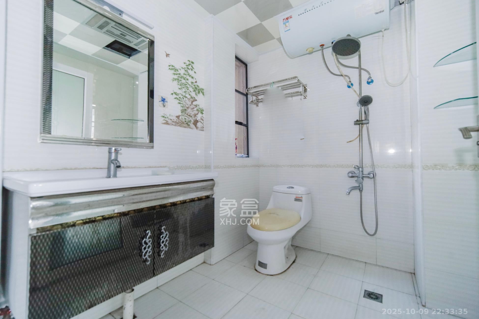 上海城小区  3室2厅2卫    93.8万卫生间