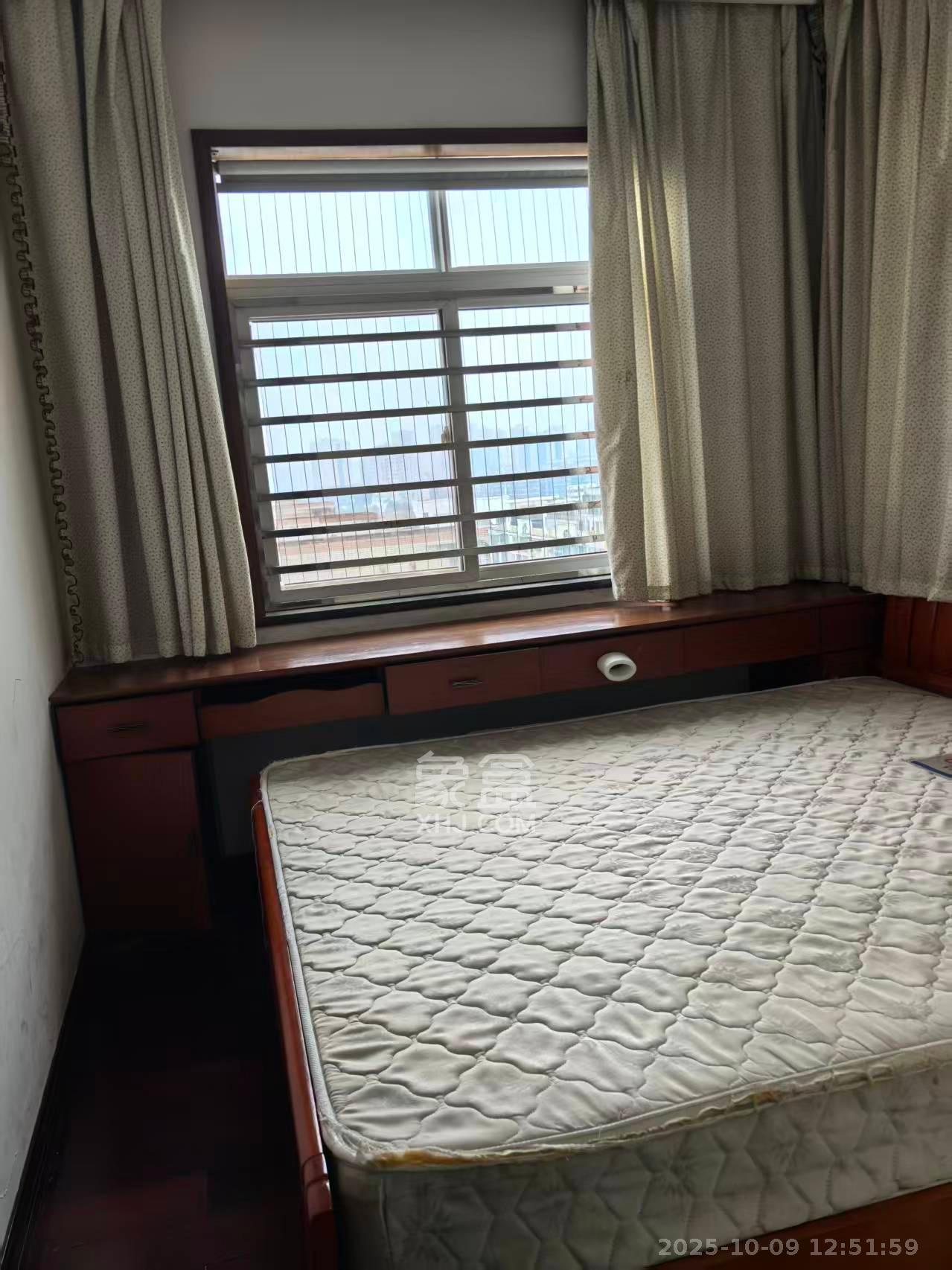 楚天家园  3室2厅2卫    1800.0元/月室内图