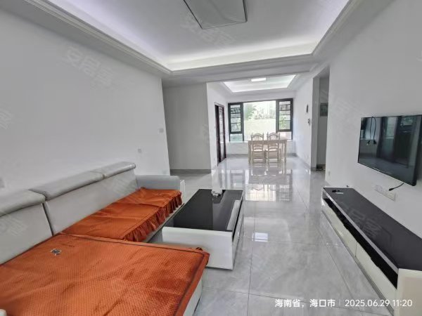 绿地城逸园 3室2厅2卫 110.0万 绿地城逸园 3室2厅2卫 110.0万客厅