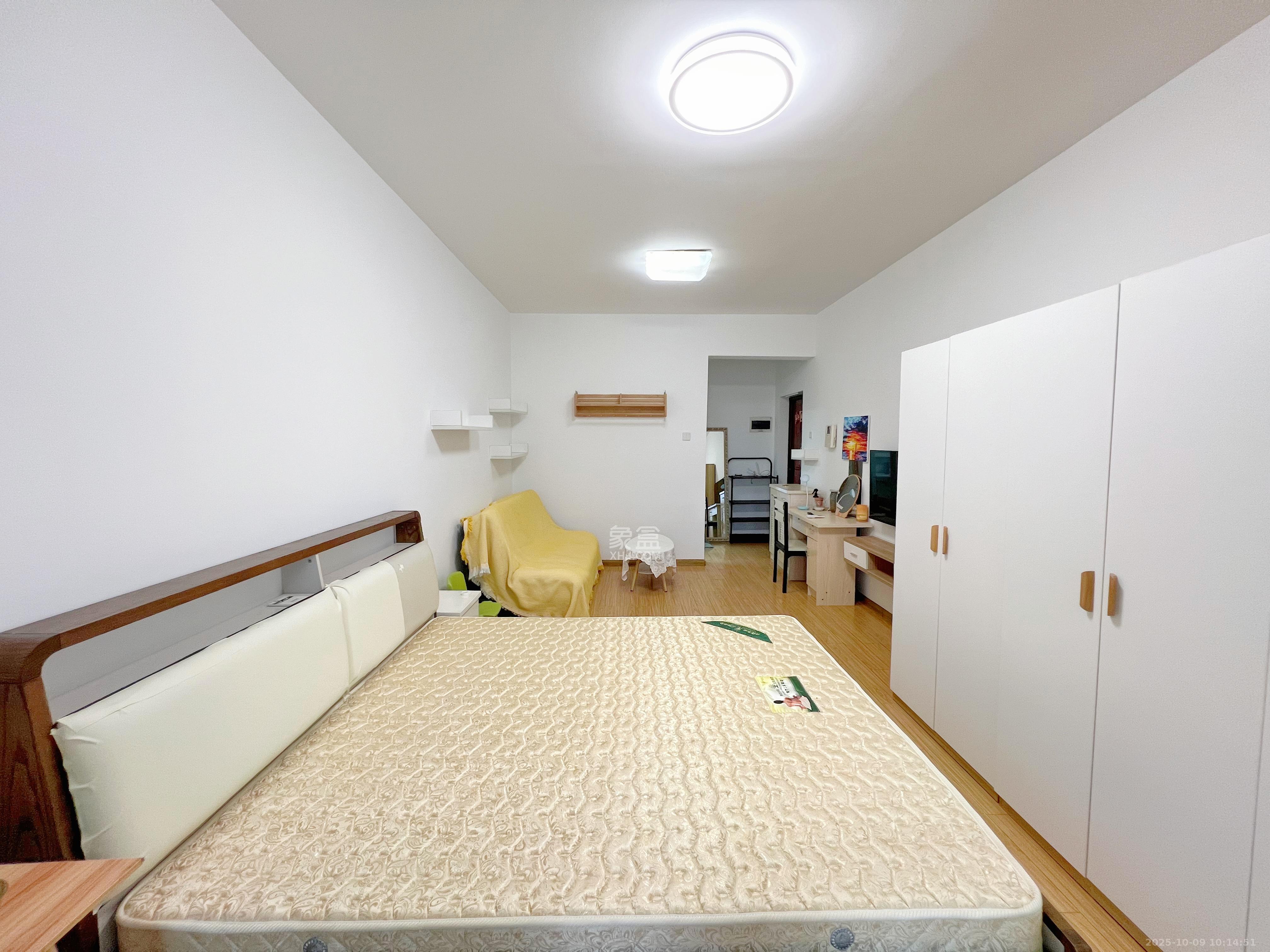 中城丽景香山园  1室1厅1卫    1600.0元/月室内图