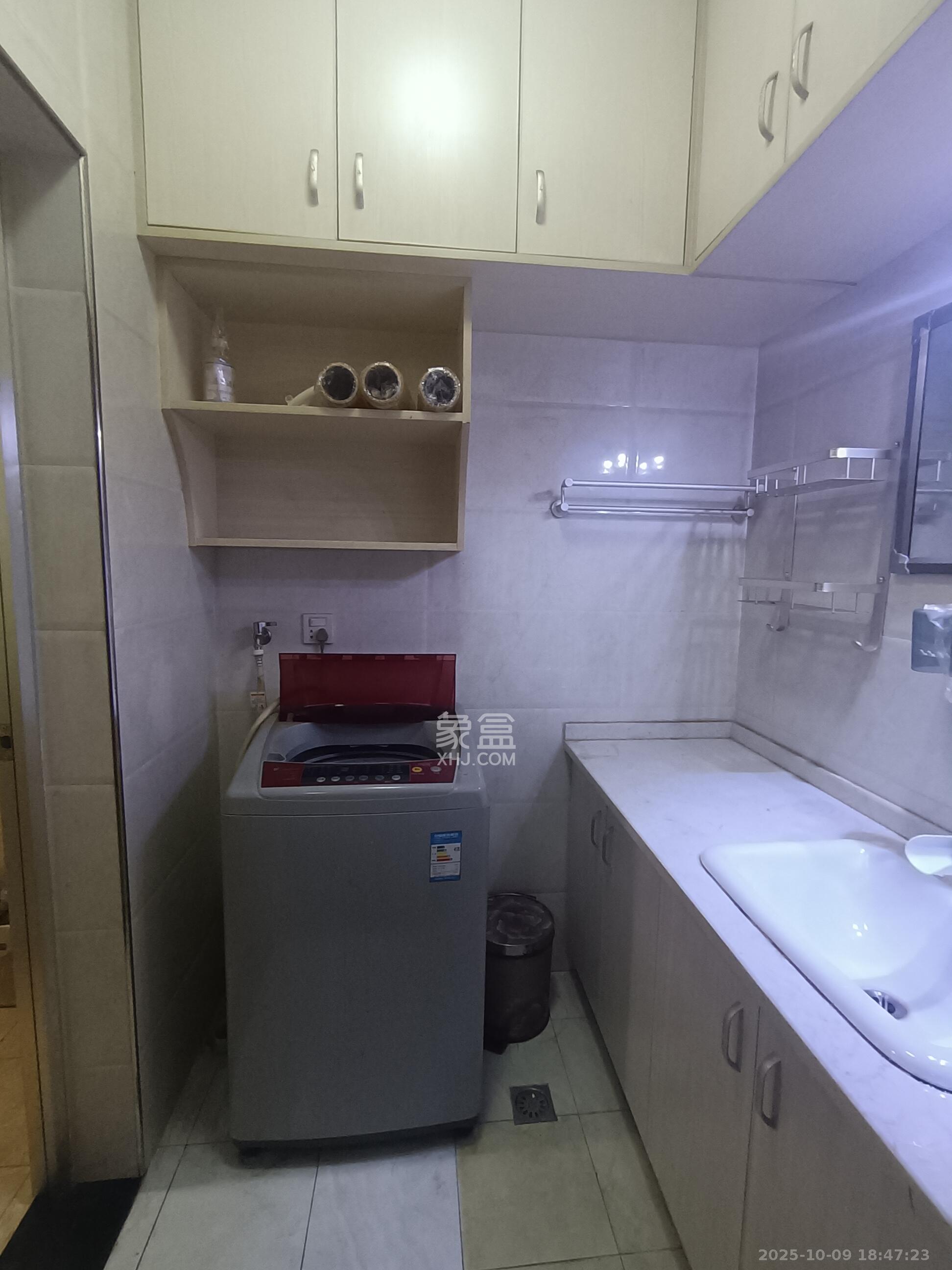 花样年华  1室1厅1卫    1400.0元/月 花样年华  1室1厅1卫    1400.0元/月室内图