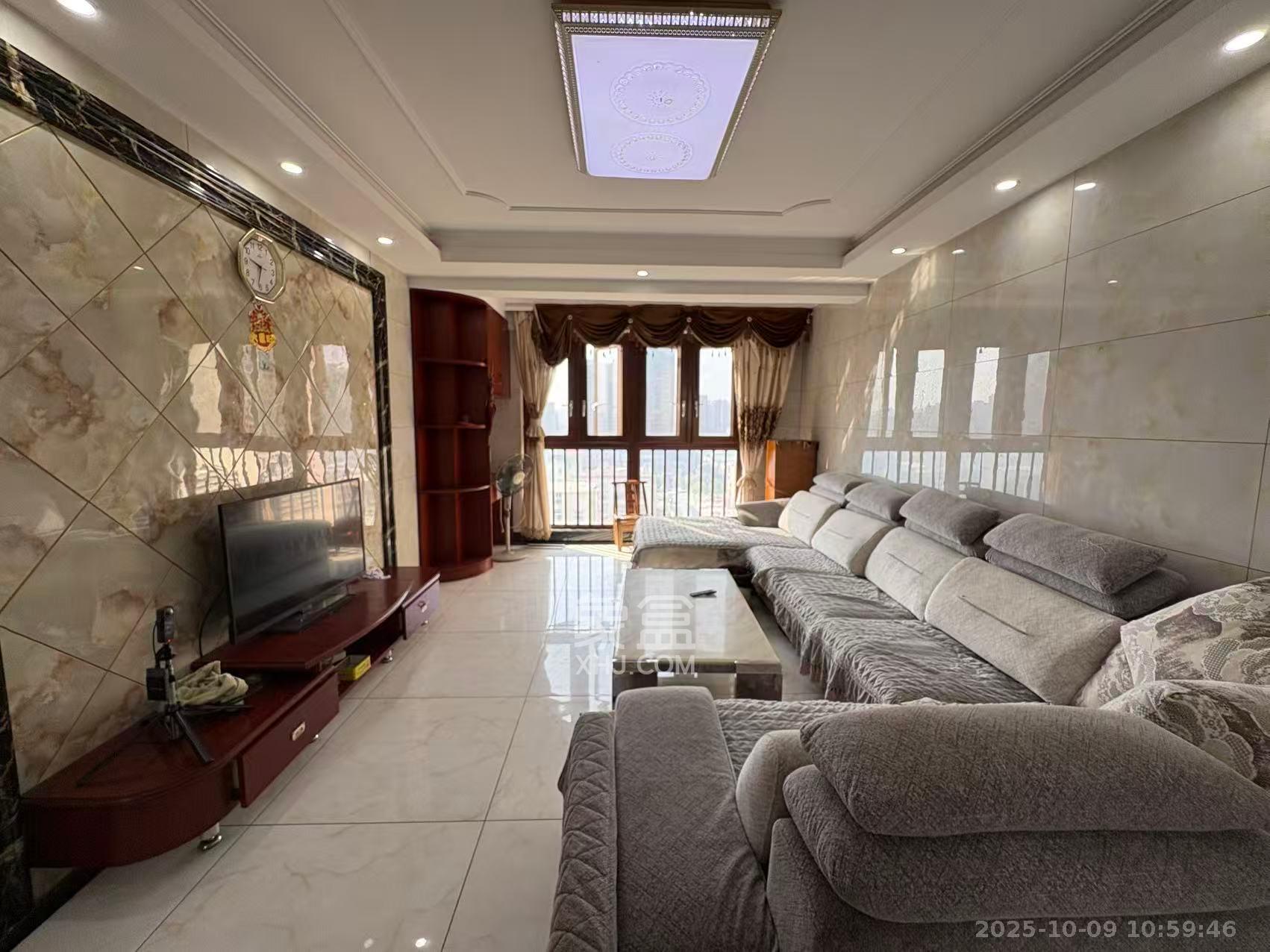 芙蓉万国城MOMA（卓越汇富苑）  3室2厅2卫    2300.0元/月