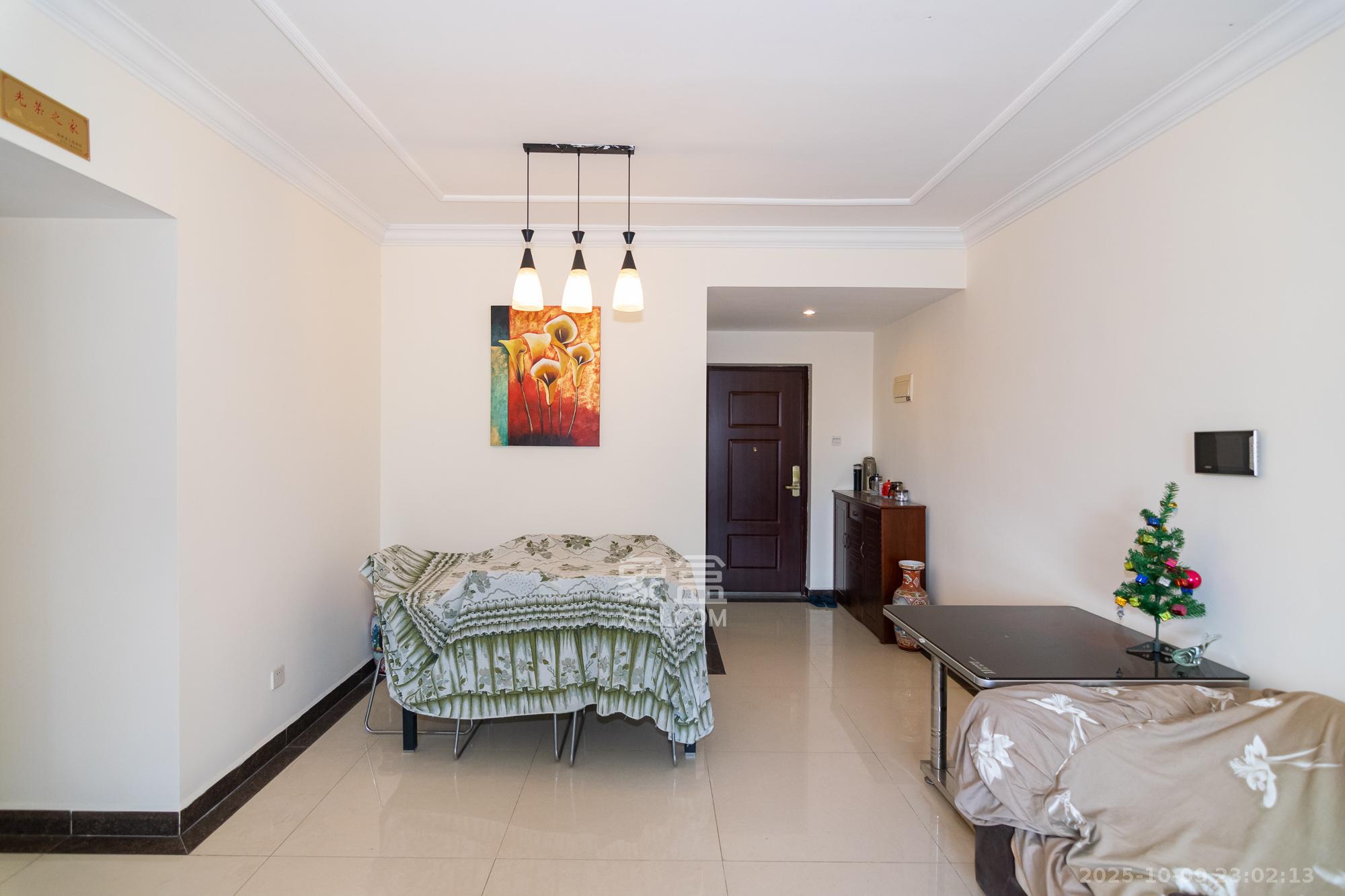 富基世纪公园  4室2厅1卫    65.0万客厅