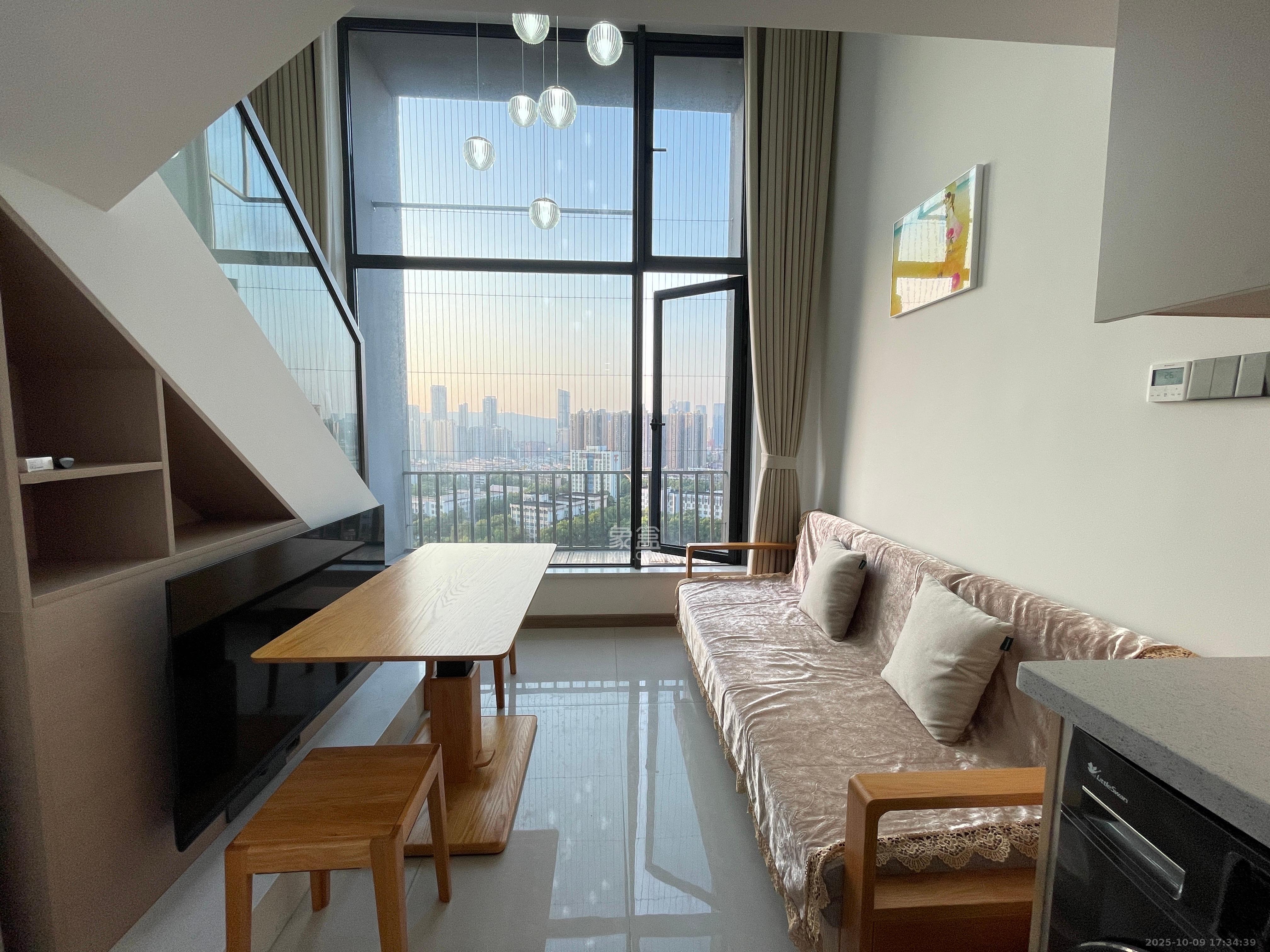 力高凤凰新天  1室1厅1卫    2300.0元/月 力高凤凰新天  1室1厅1卫    2300.0元/月