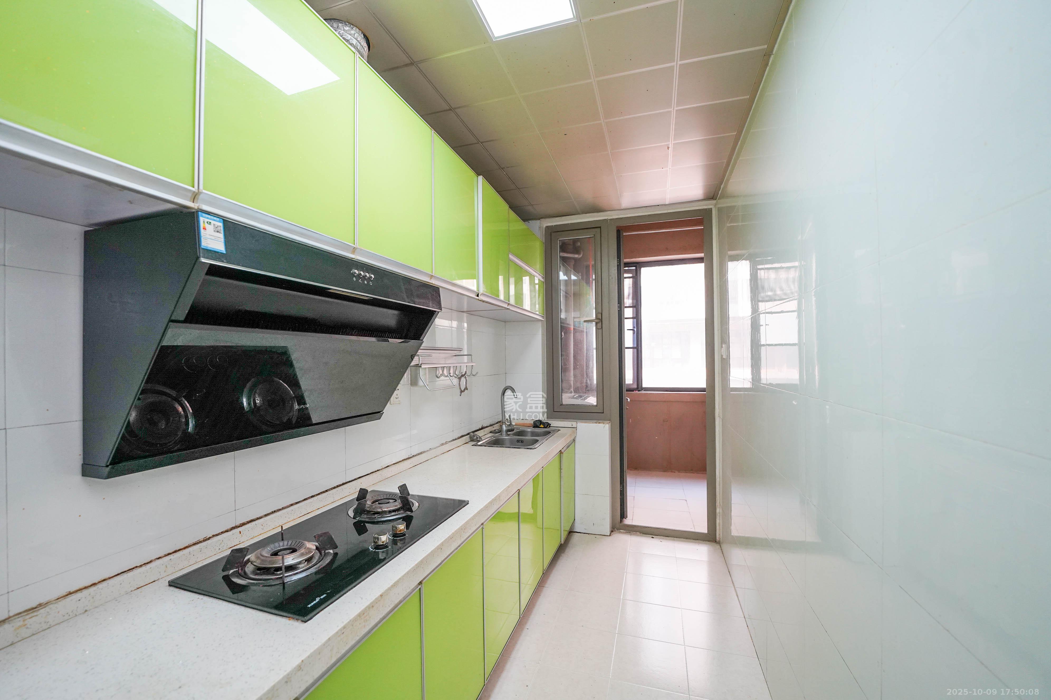 怡海星城  3室2厅2卫    57.0万厨房