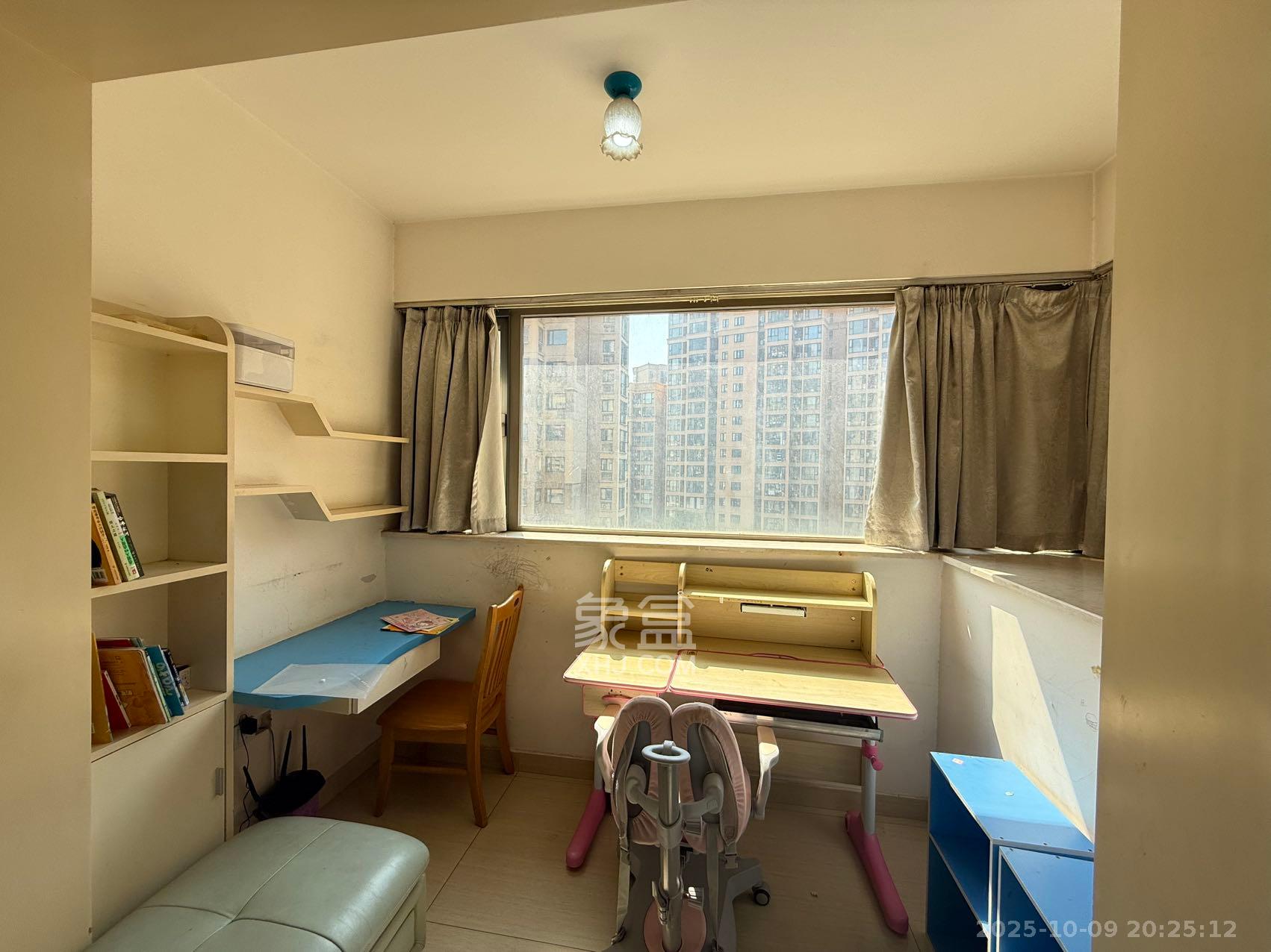 怡海星城  1室2厅1卫    1800.0元/月室内图