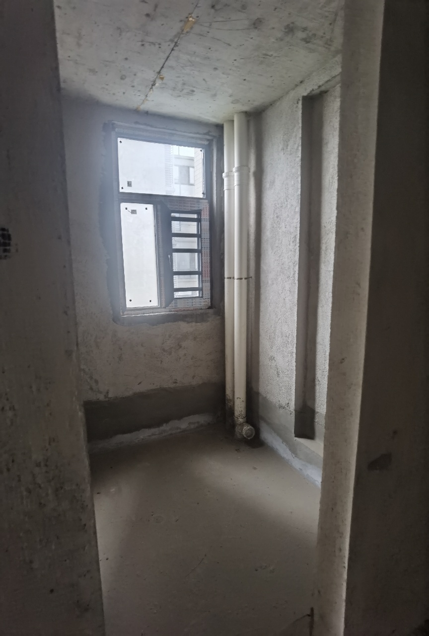 和泰嘉园(区税务局家属楼) 4室2厅2卫 115.8万 和泰嘉园(区税务局家属楼) 4室2厅2卫 115.8万客厅